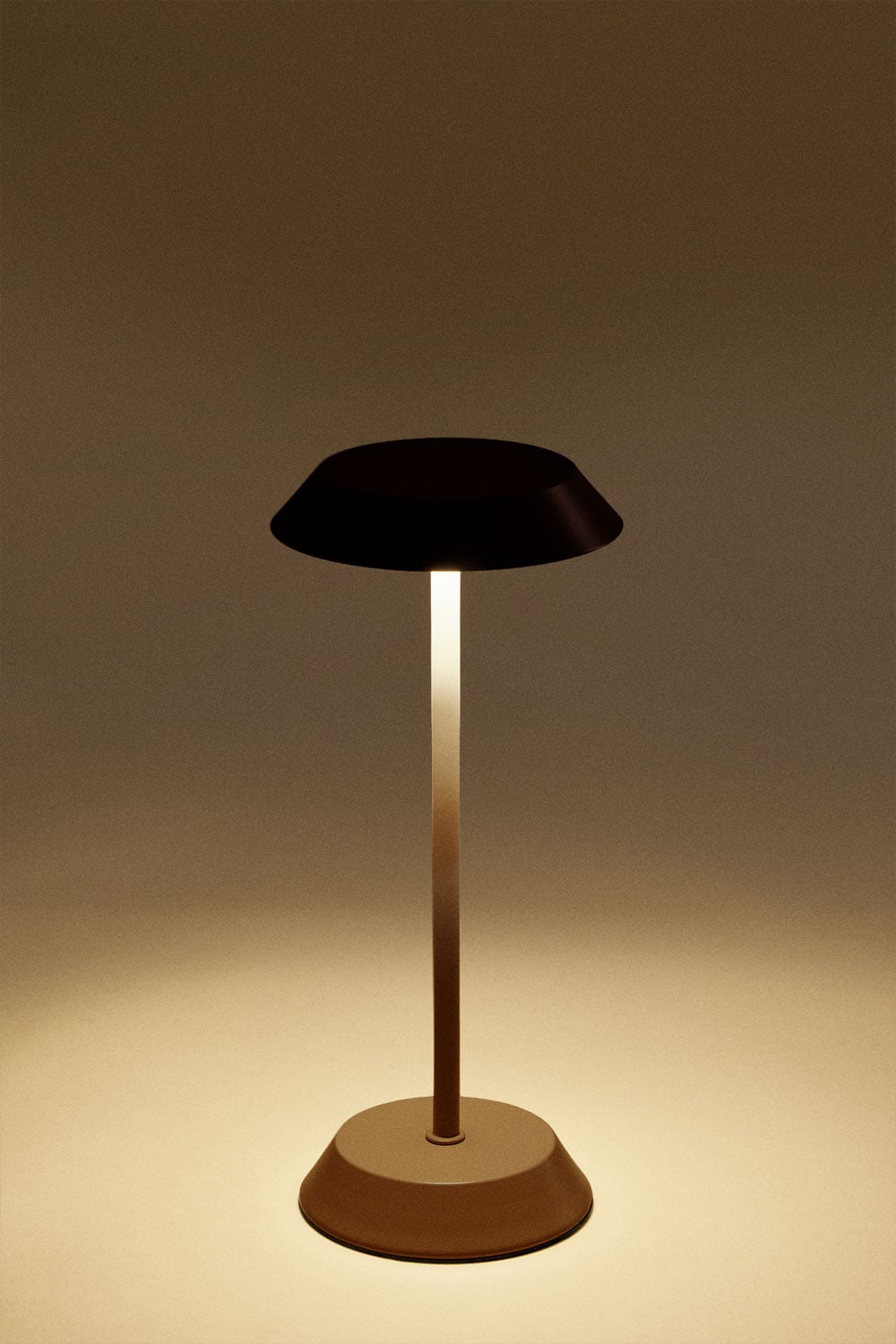 Lámpara de mesa LED inalámbrica para exterior en hierro Oravella, imagen de galer&iacute;a 5