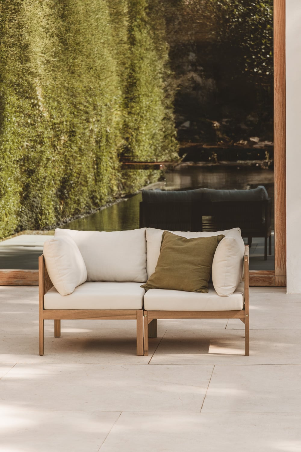 Sofá modular de jardín de 2 piezas con reposabrazos en madera de acacia Branson   , imagen de galer&iacute;a 8