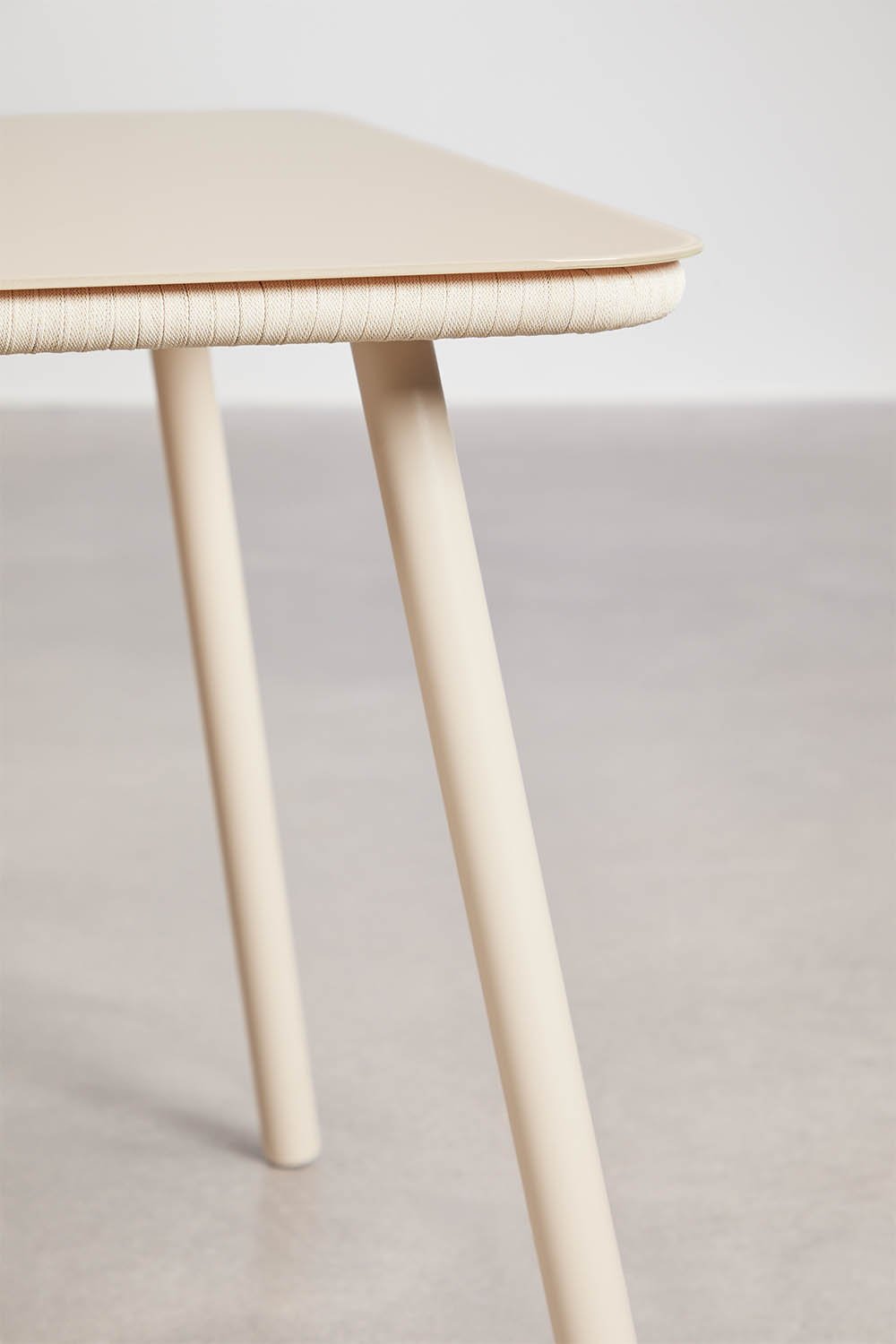 Set de mesa rectangular 160x90 cm y 4 sillas de jardín apilables en cuerda trenzada Arhiza, imagen de galer&iacute;a 4