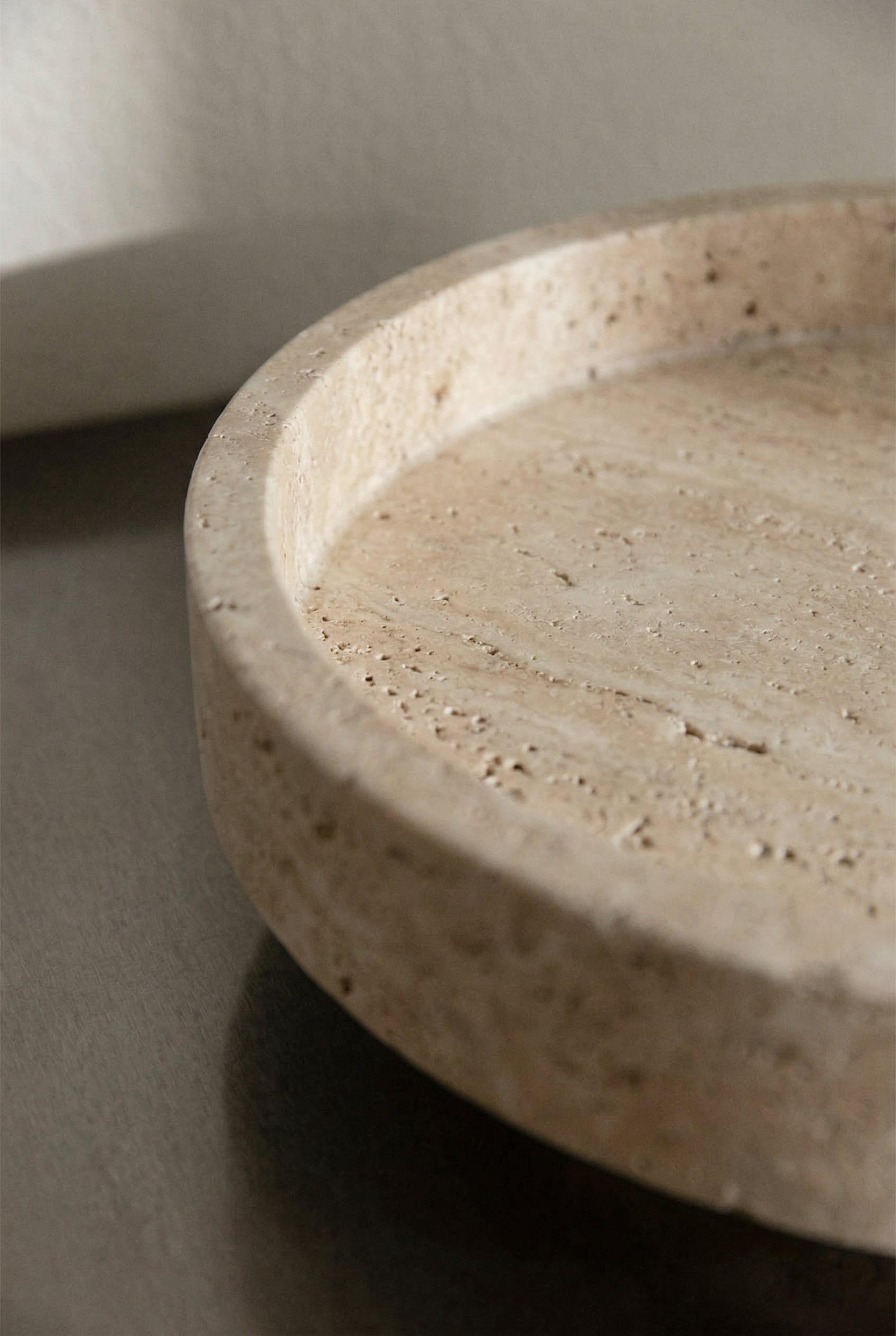 Vaciabolsillos redondo Ø25 cm en piedra natural Kevara, imagen de galer&iacute;a 2