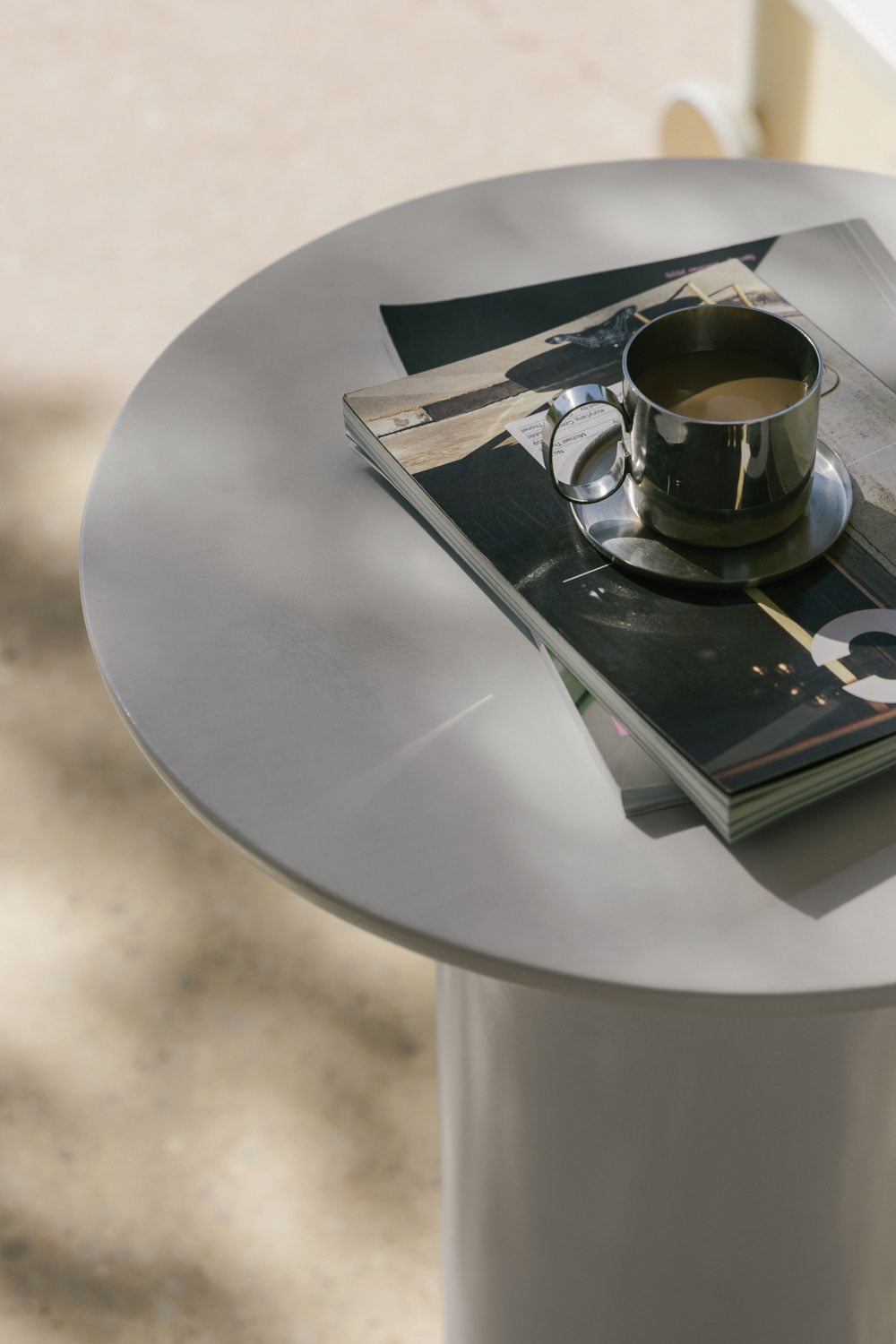 Mesa auxiliar para jardín redonda Ø45 cm en cemento Layana, imagen de galer&iacute;a 2