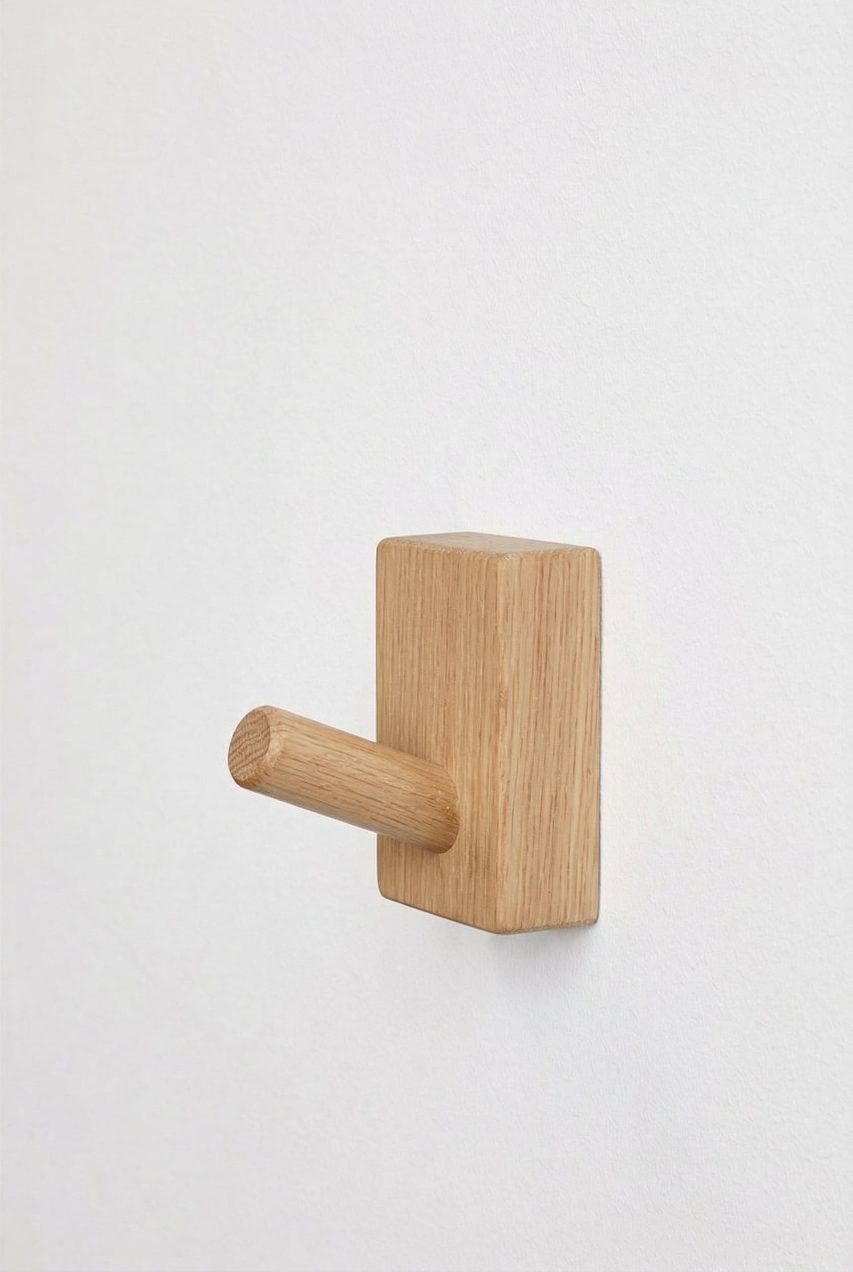 Set de 4 percheros de pared en madera Drura, imagen de galer&iacute;a 2