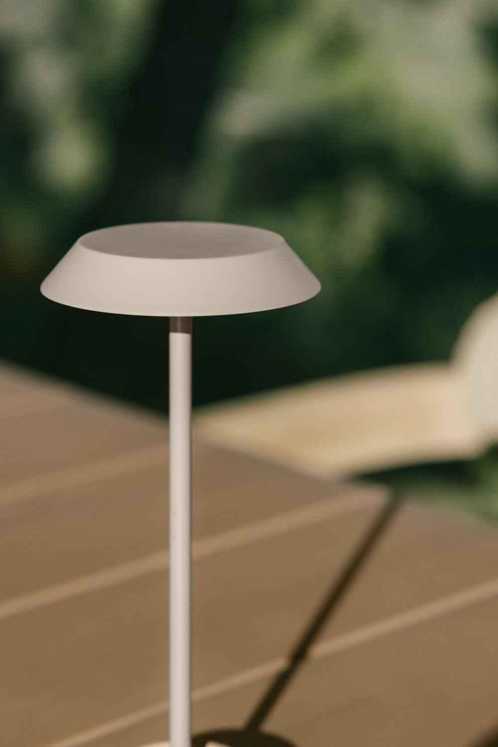 Lámpara de mesa LED inalámbrica para exterior en hierro Oravella, imagen de galer&iacute;a 2