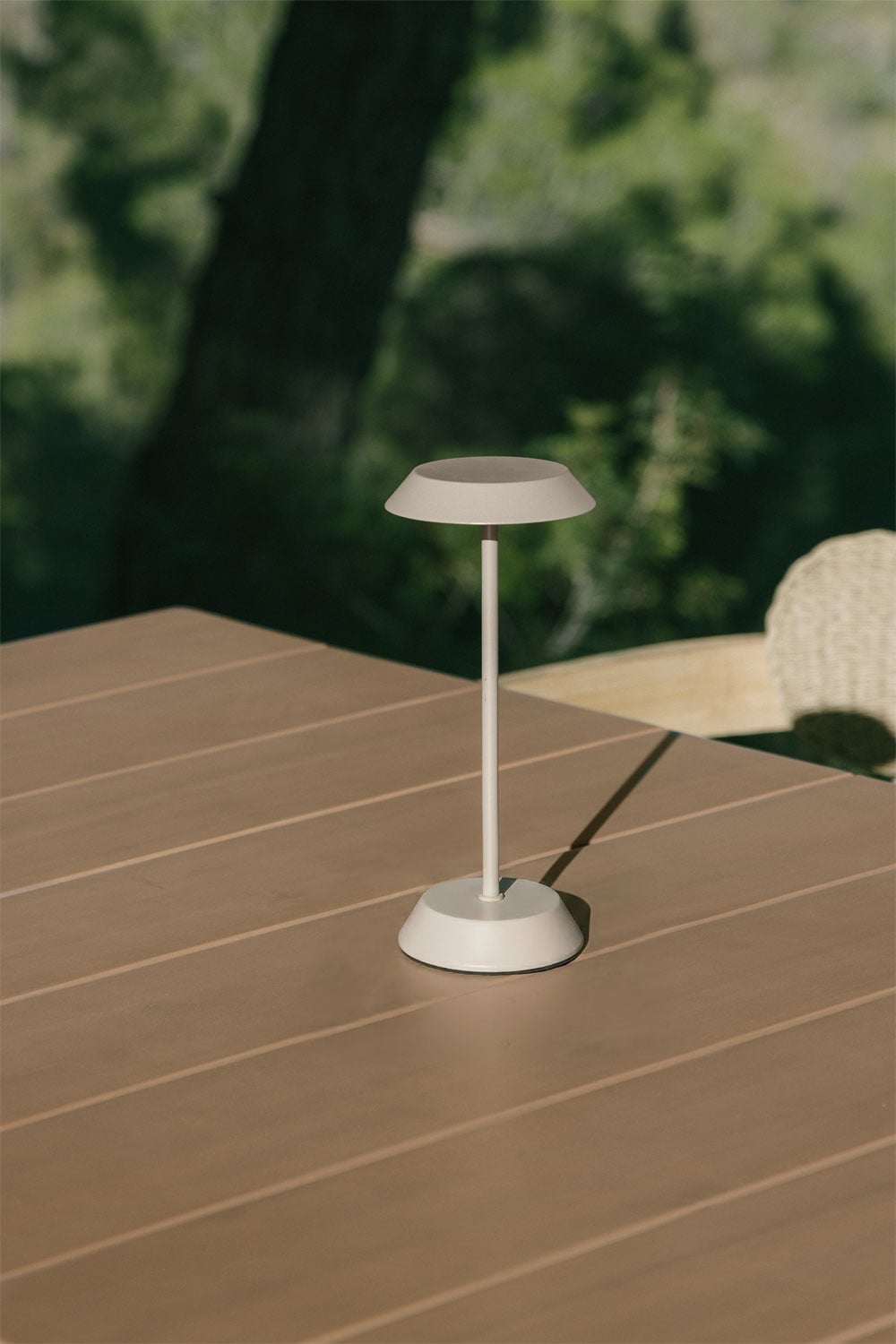 Lámpara de mesa LED inalámbrica para exterior en hierro Oravella, imagen de galer&iacute;a 1