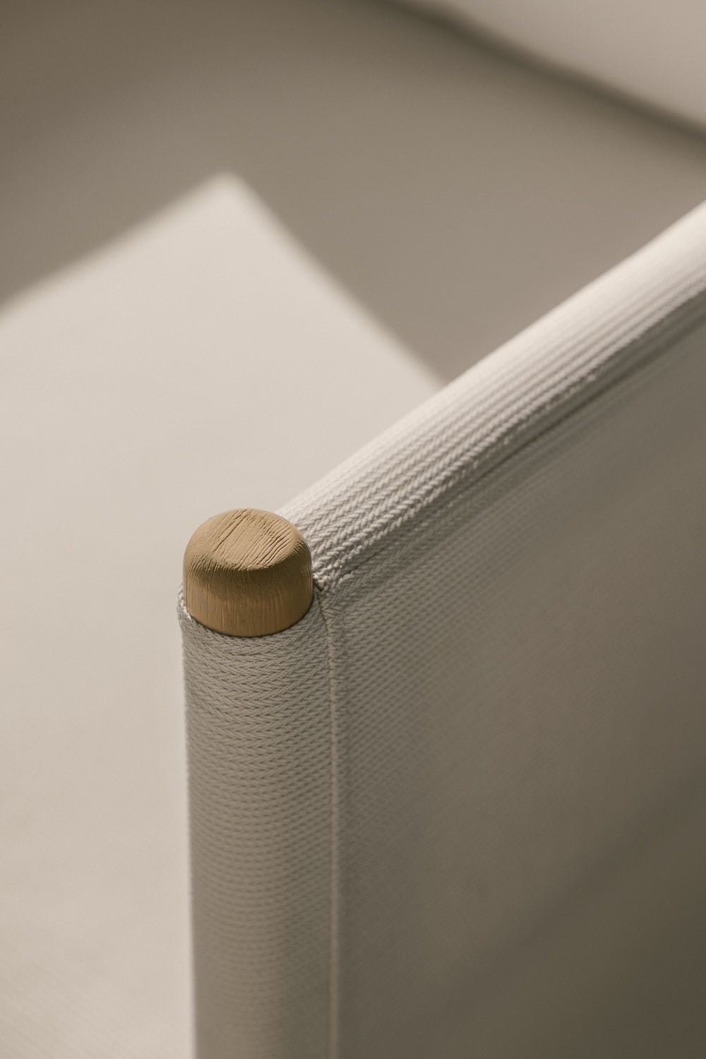 Conjunto de jardín con sofá de 3 plazas y 2 mesas de centro redondas  en madera de acacia Olivia, imagen de galer&iacute;a 2