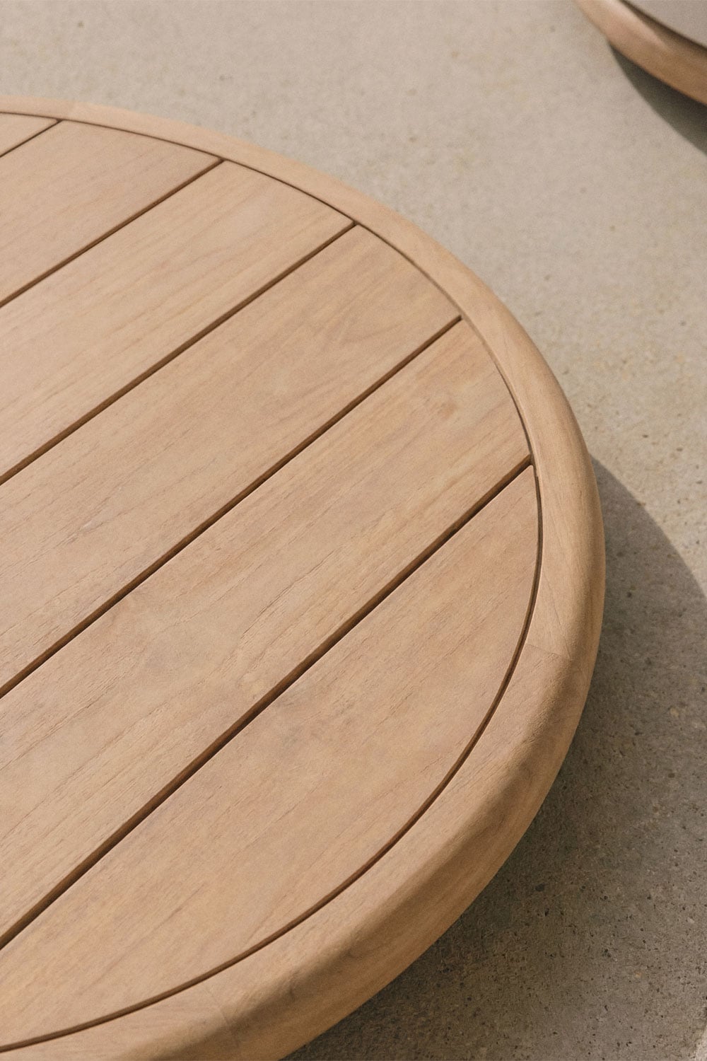 Conjunto de jardín con sofá modular chaise longue de 4 piezas y 2 mesas de centro en madera de acacia Gerard, imagen de galer&iacute;a 2