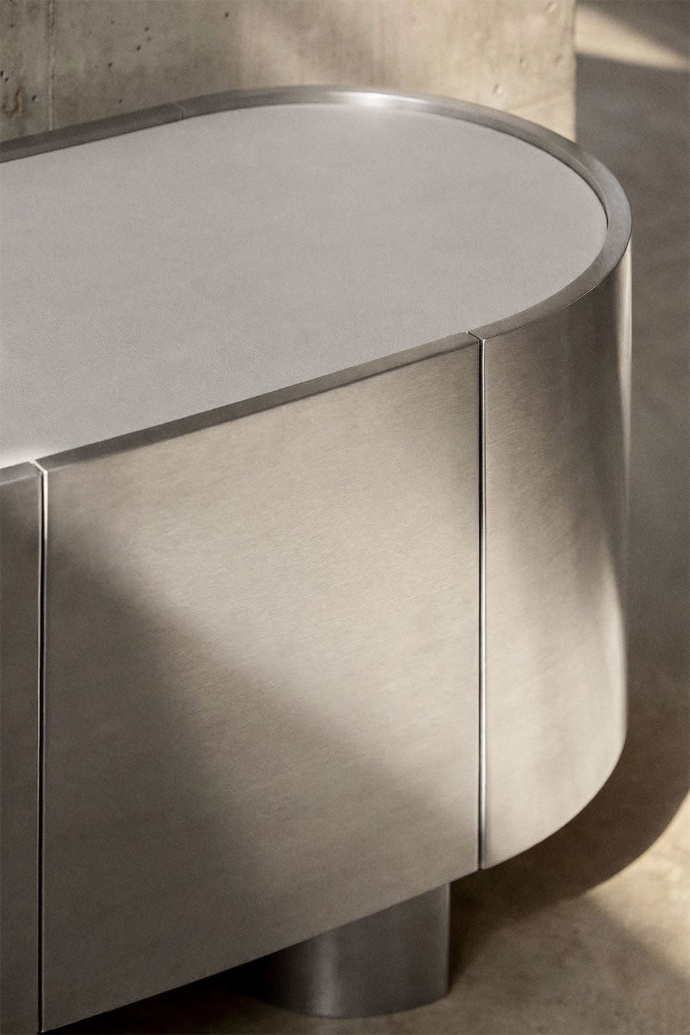 Mueble TV 180x40 cm en acero inoxidable Luena, imagen de galer&iacute;a 2