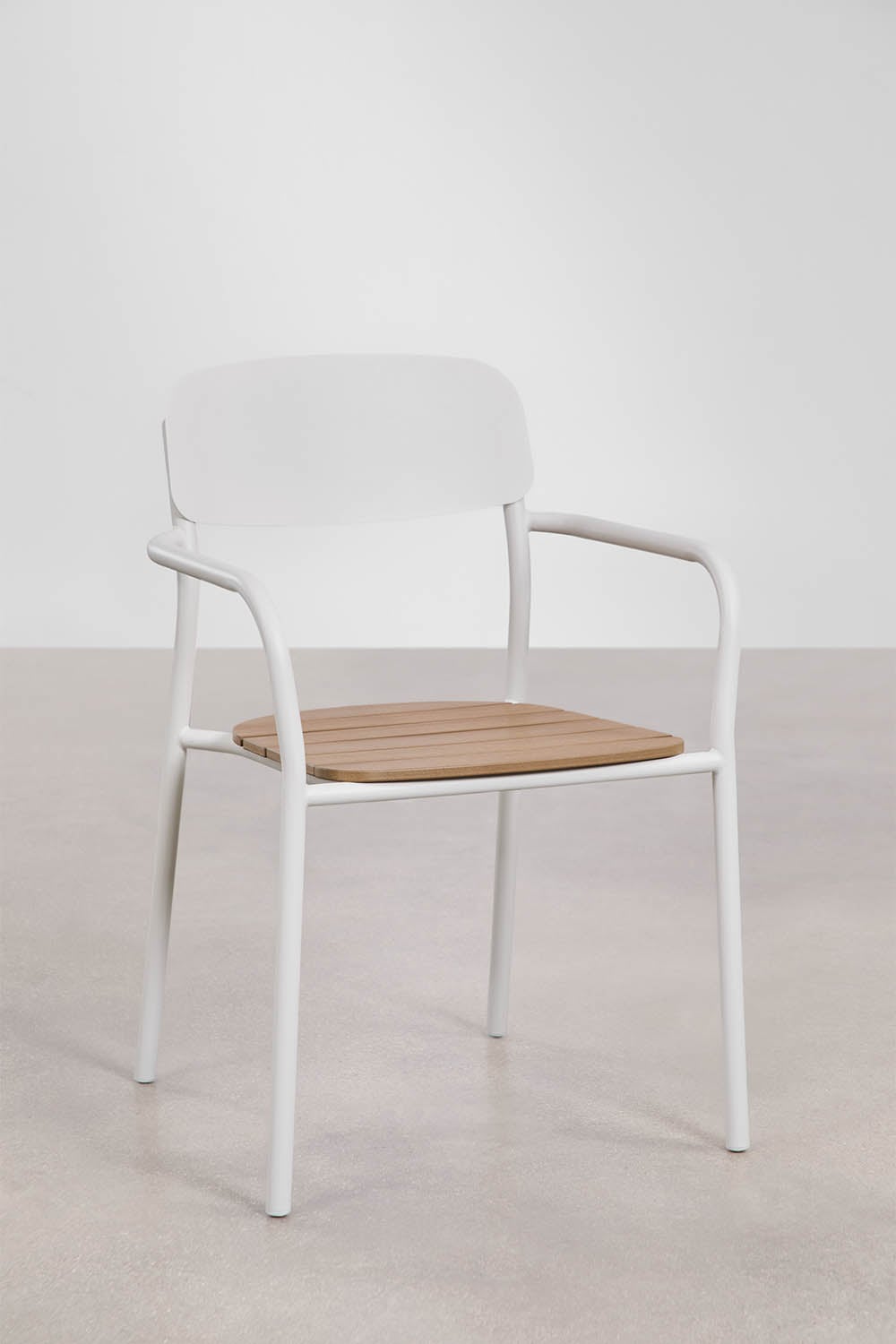 Pack de 2 sillas de jardín apilables con reposabrazos en madera y acero Mireiali , imagen de galer&iacute;a 1