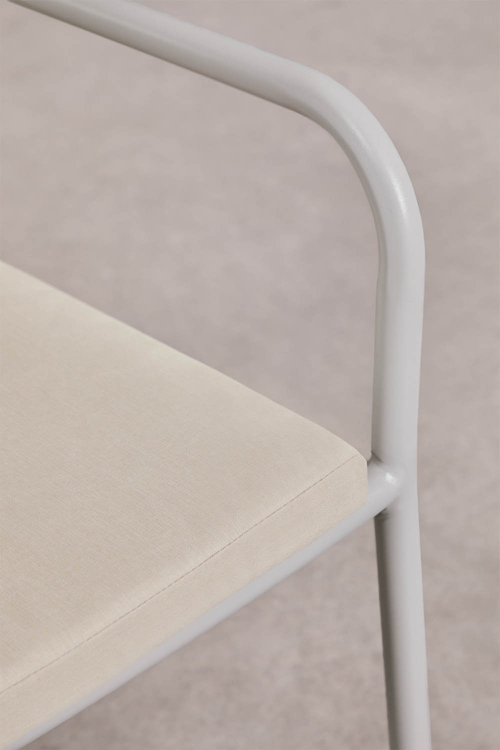 Pack de 2 sillas de comedor apilables con reposabrazos en aluminio Alberta, imagen de galer&iacute;a 5