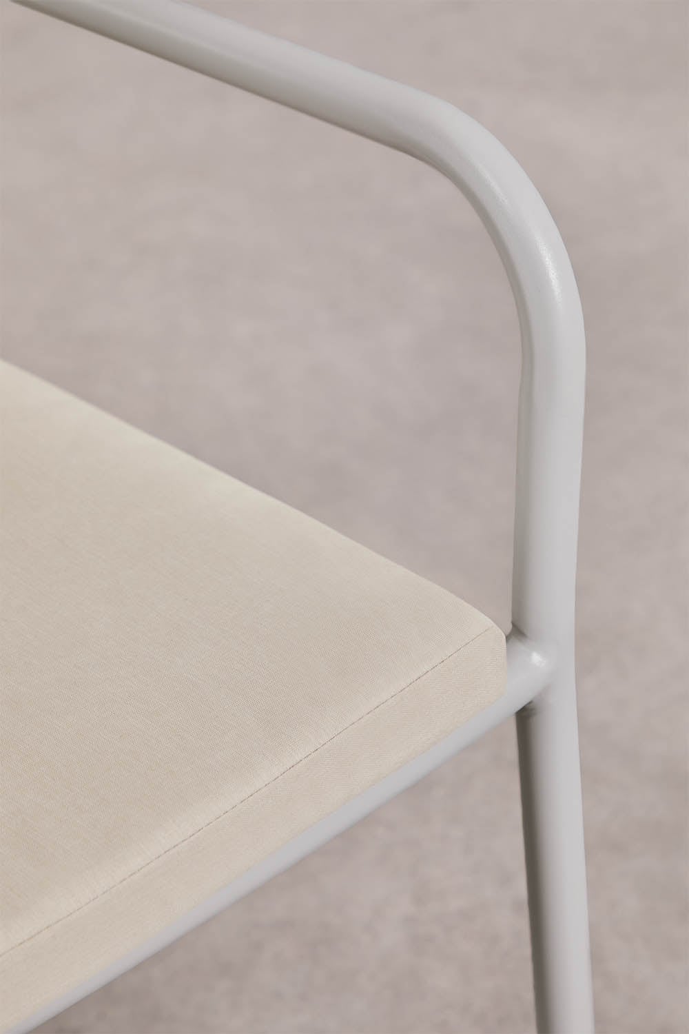 Pack de 4 sillas de comedor apilables con reposabrazos en aluminio Alberta, imagen de galer&iacute;a 5