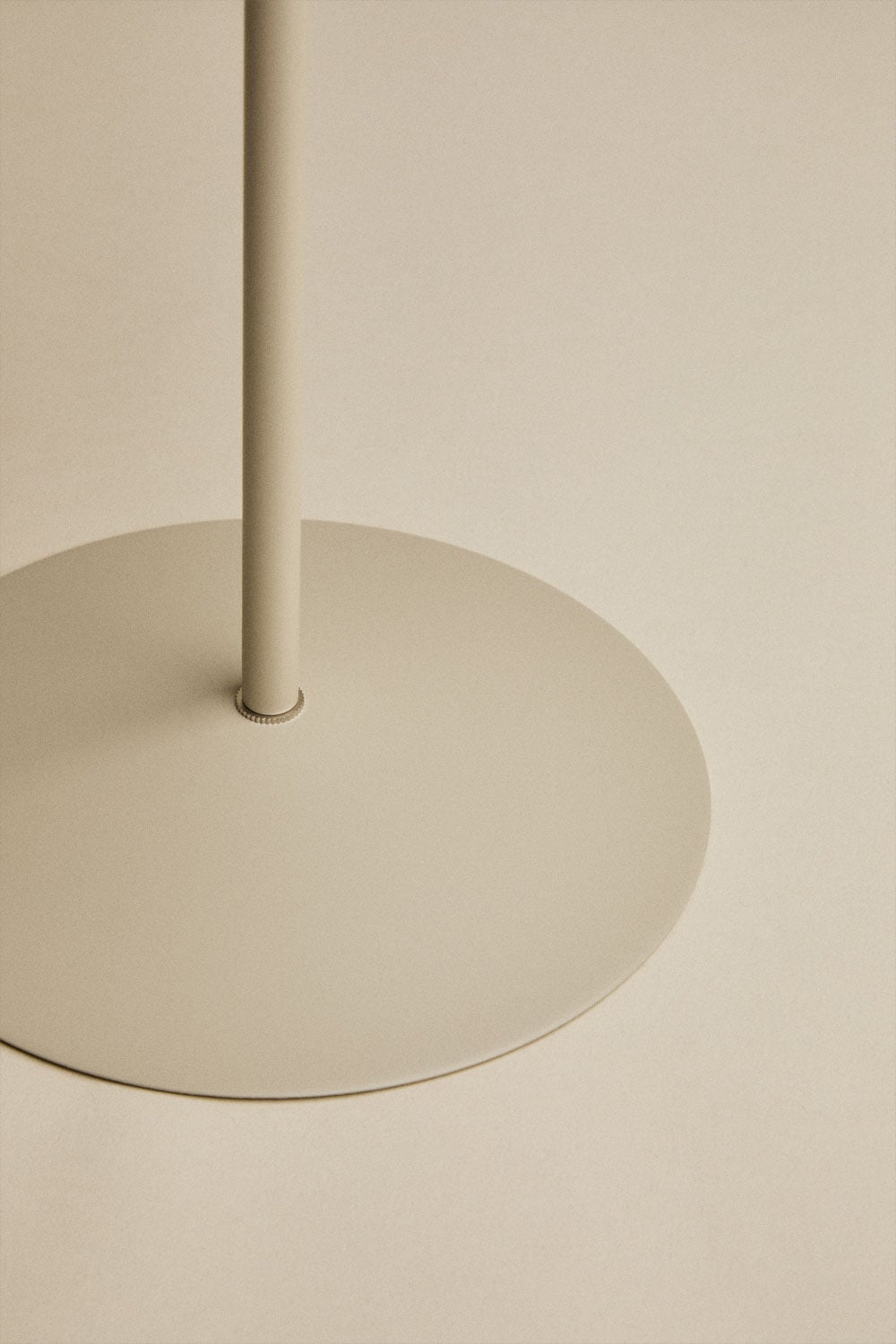 Lámpara de mesa LED inalámbrica en hierro Emilein, imagen de galer&iacute;a 4