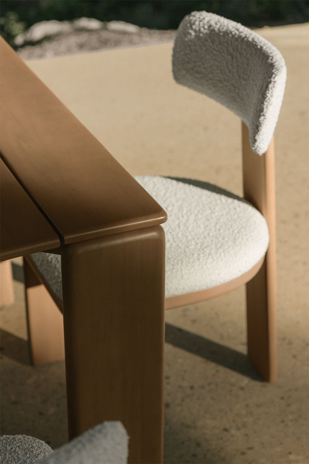 Set de mesa rectangular 270 x 105 cm Kandroa y 10 sillas de jardín en madera de acacia y tela bouclé Malta, imagen de galer&iacute;a 2