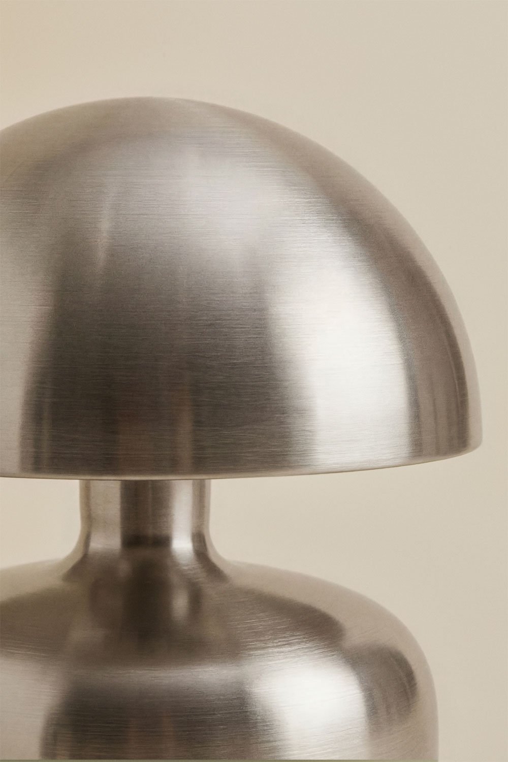 Lámpara de mesa LED inalámbrica en hierro Nantali, imagen de galer&iacute;a 5