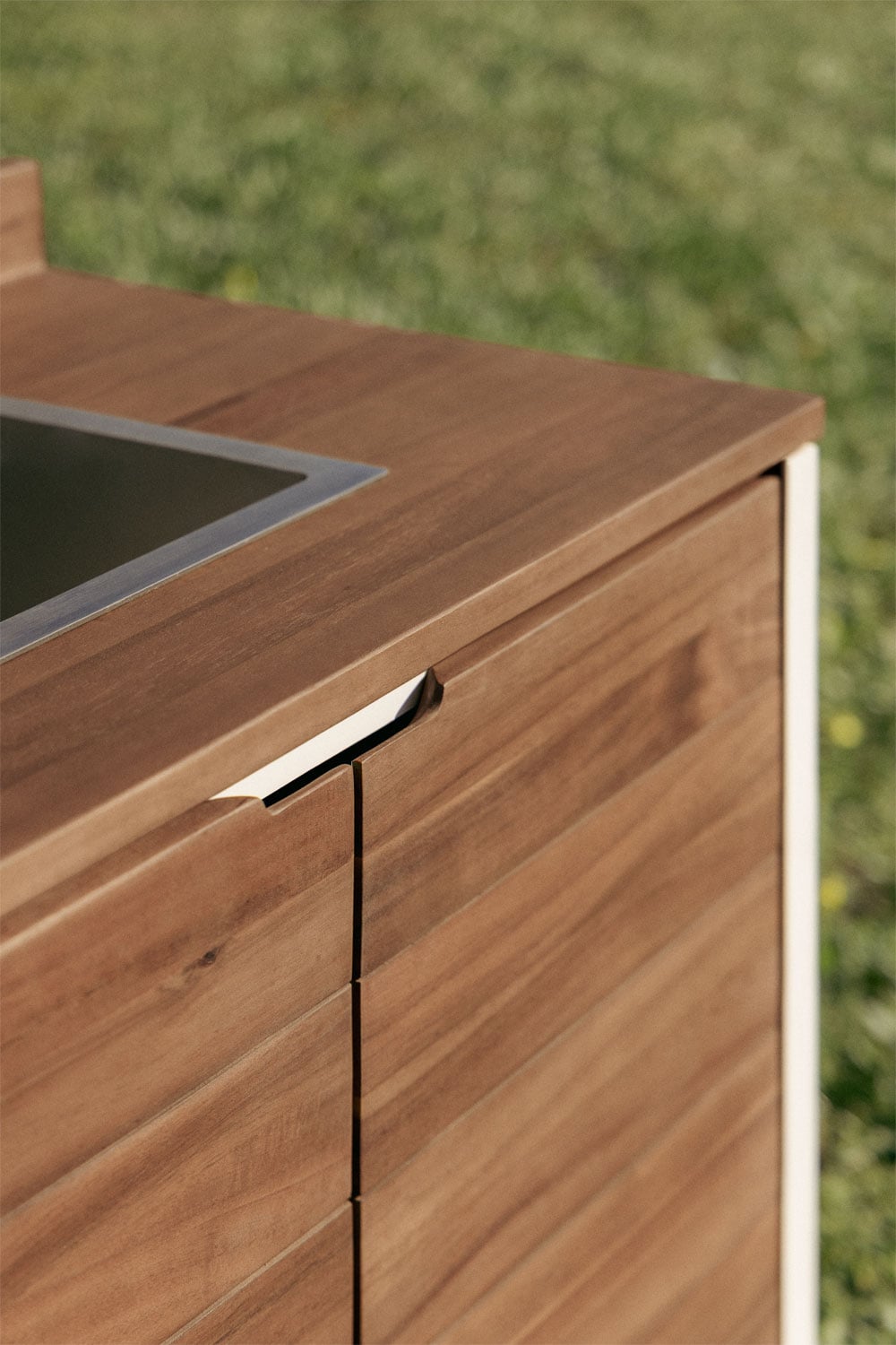 Cocina modular de exterior de 7 piezas con fregadero, panel organizador y almacenamiento en madera de acacia Reggie, imagen de galer&iacute;a 2