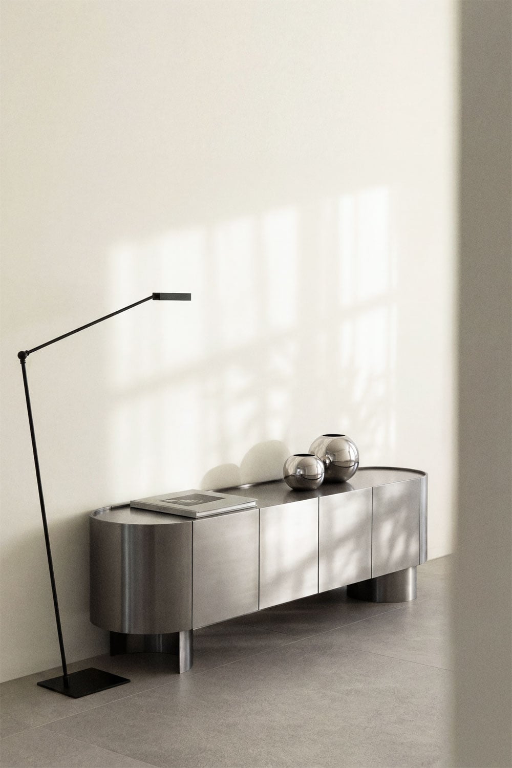 Mueble TV 180x40 cm en acero inoxidable Luena, imagen de galer&iacute;a 1