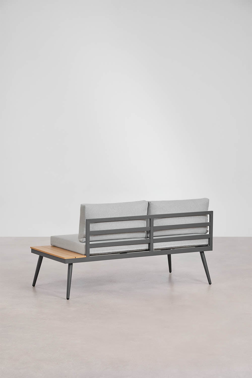 Conjunto de jardín con sofá esquinero de 4 plazas y mesa de centro en aluminio y madera Nadi, imagen de galer&iacute;a 3