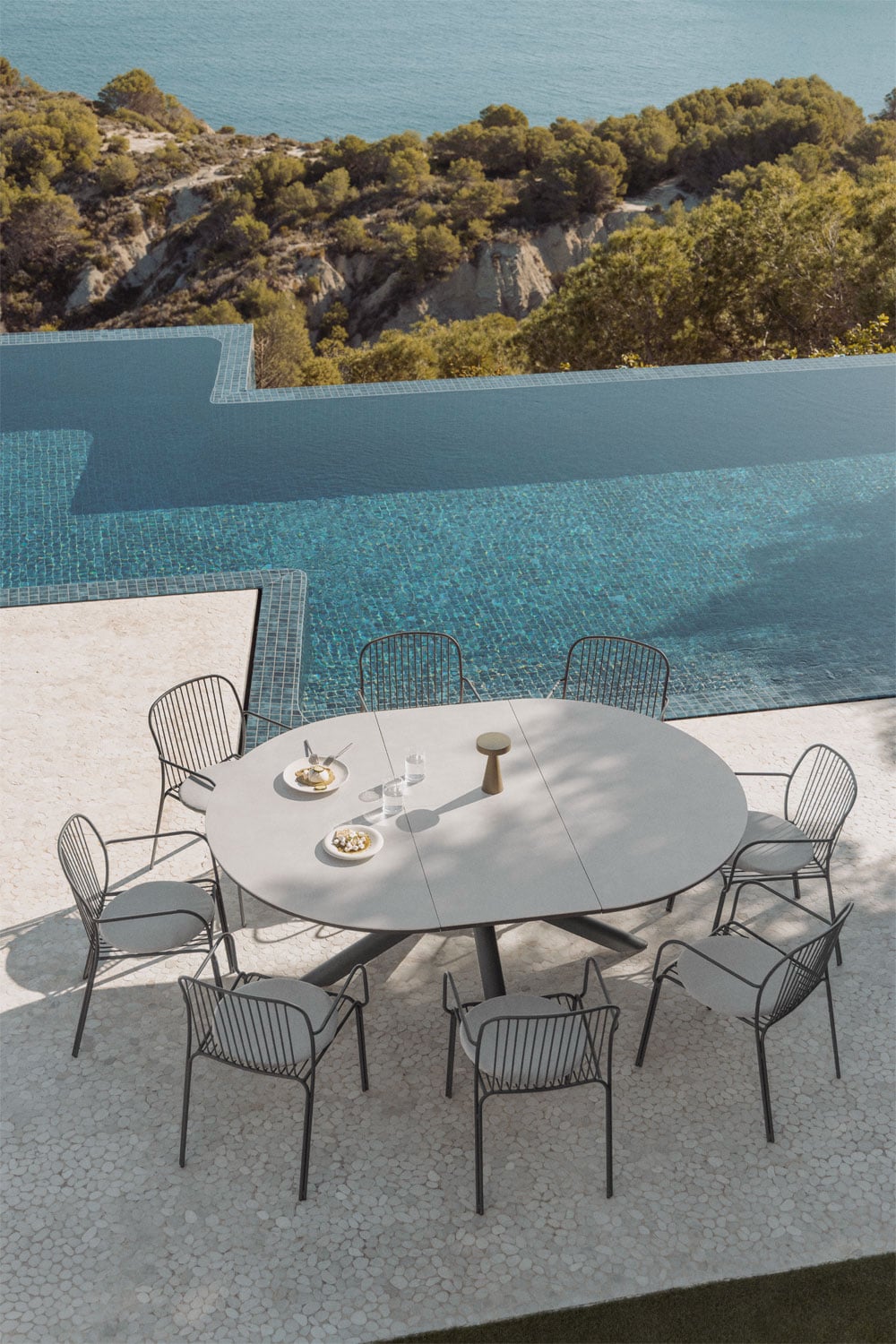 Set de mesa 145-200x145 cm extensible en aluminio Begur y 8 sillas de jardín con reposabrazos en acero Anerina, imagen de galer&iacute;a 1