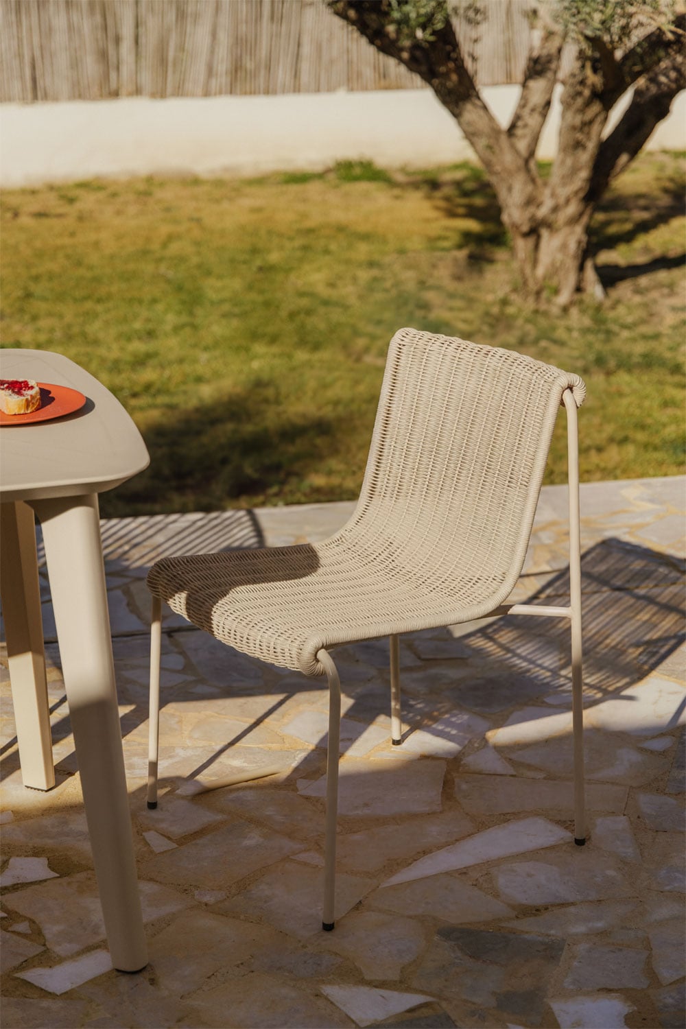 Silla de jardín en mimbre sintético y acero Revia, imagen de galer&iacute;a 1