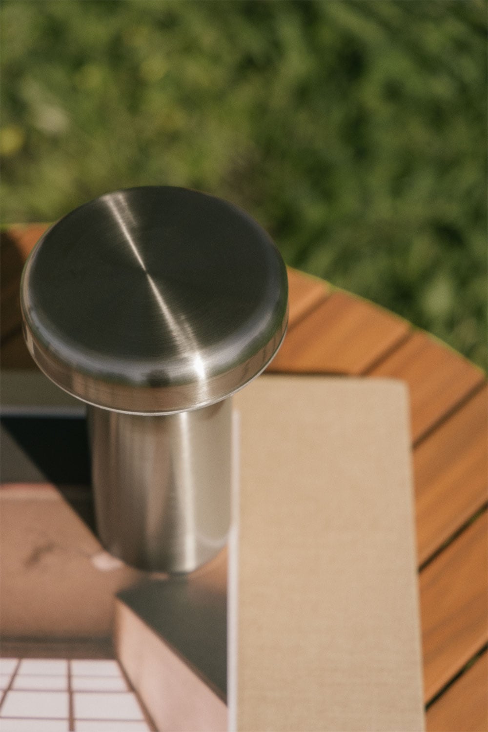 Lámpara de mesa LED inalámbrica para exterior en hierro Akita, imagen de galer&iacute;a 2