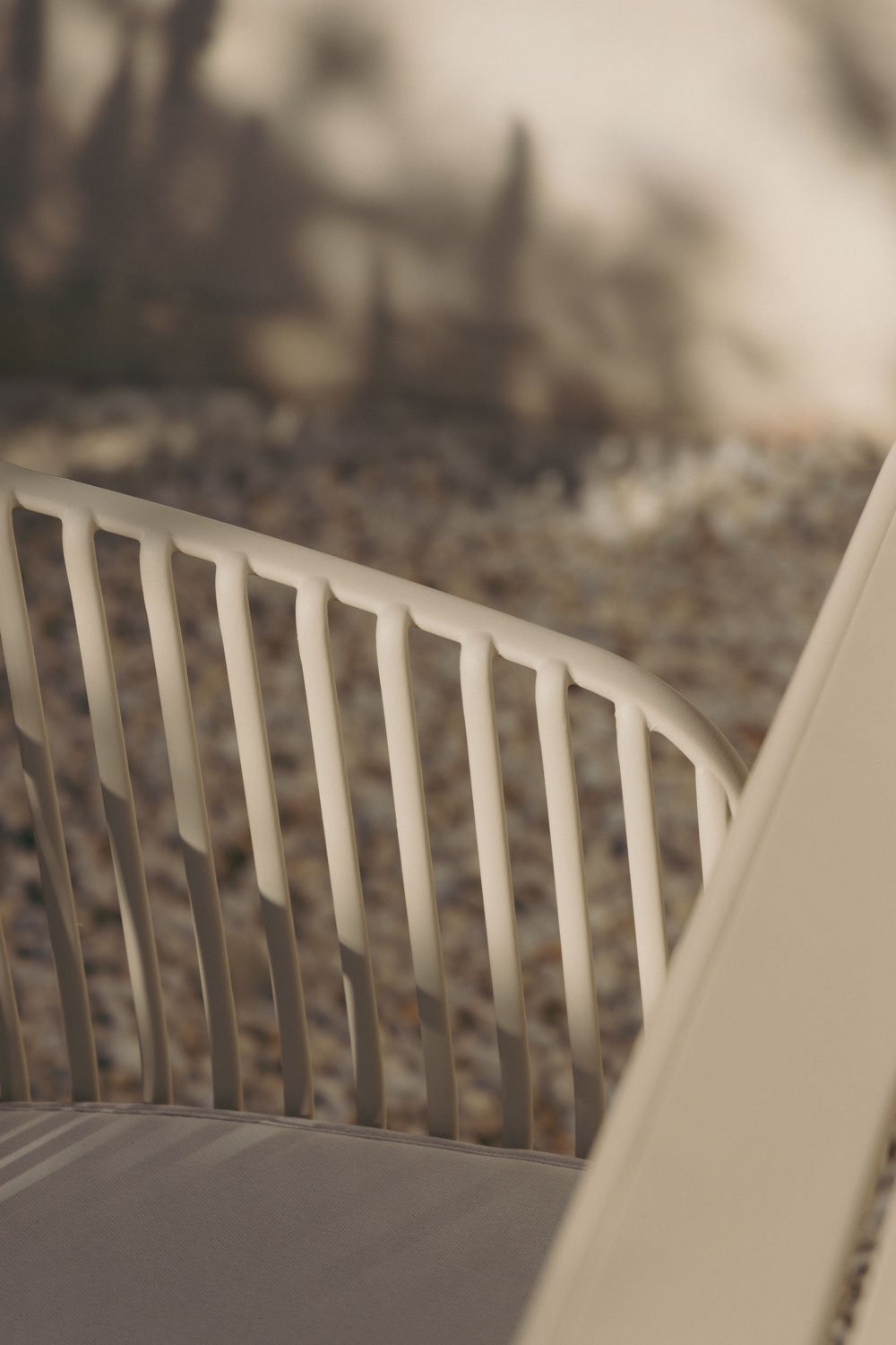 Silla de jardín con reposabrazos en acero y polipropileno Aradina, imagen de galer&iacute;a 2