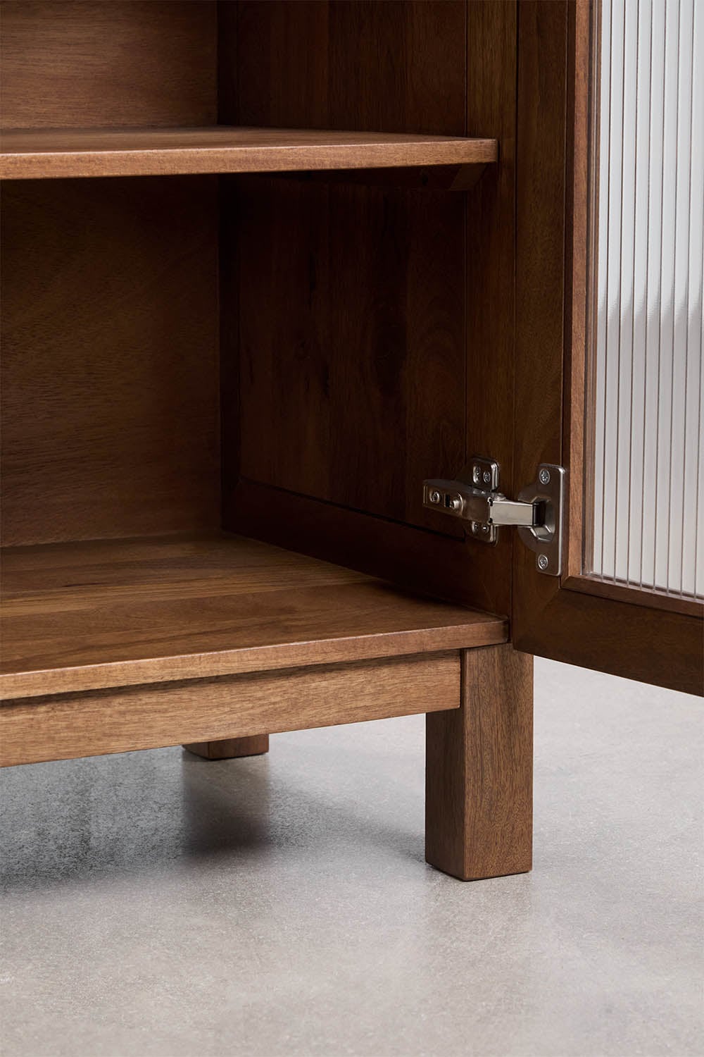 Aparador en madera de mango y vidrio Ildara, imagen de galer&iacute;a 4