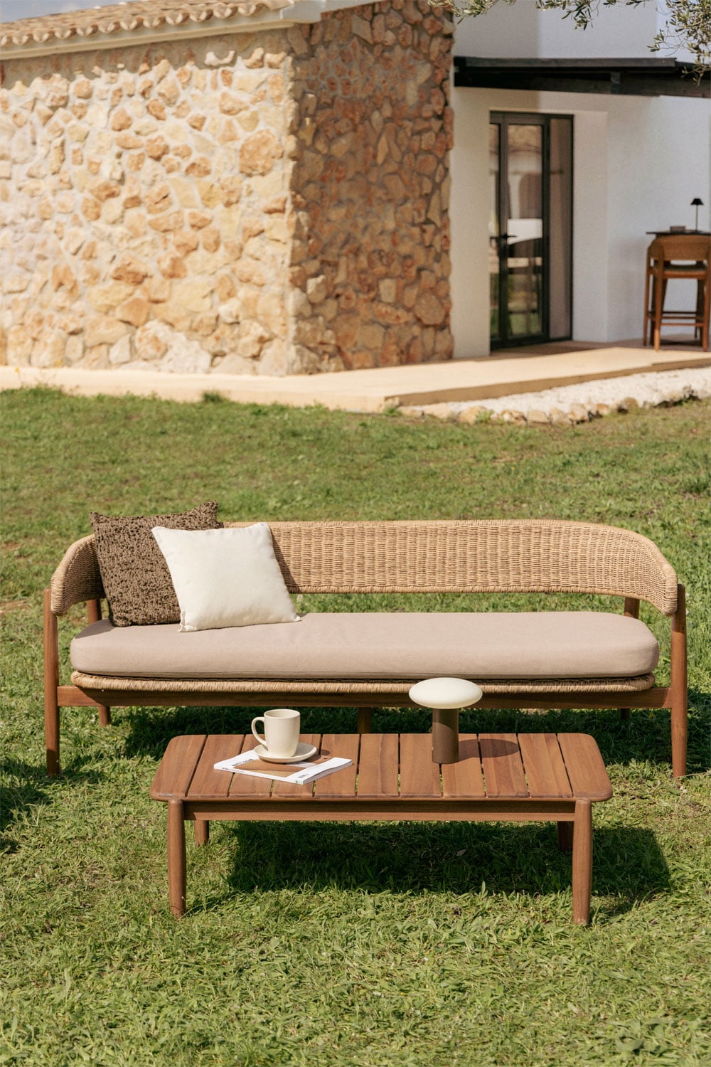 Conjunto de jardín con sofá de 3 plazas y mesa de centro en madera de acacia Ribeira, imagen de galer&iacute;a 1