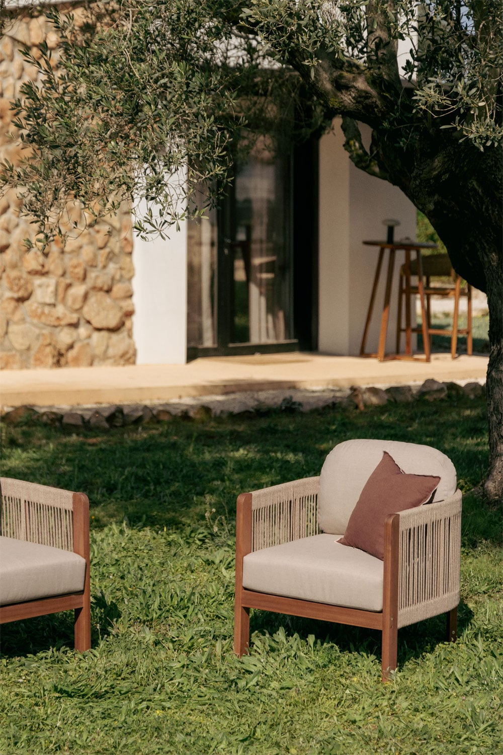 Sillón de jardín en madera de acacia y cuerda trenzada Serel, imagen de galer&iacute;a 1
