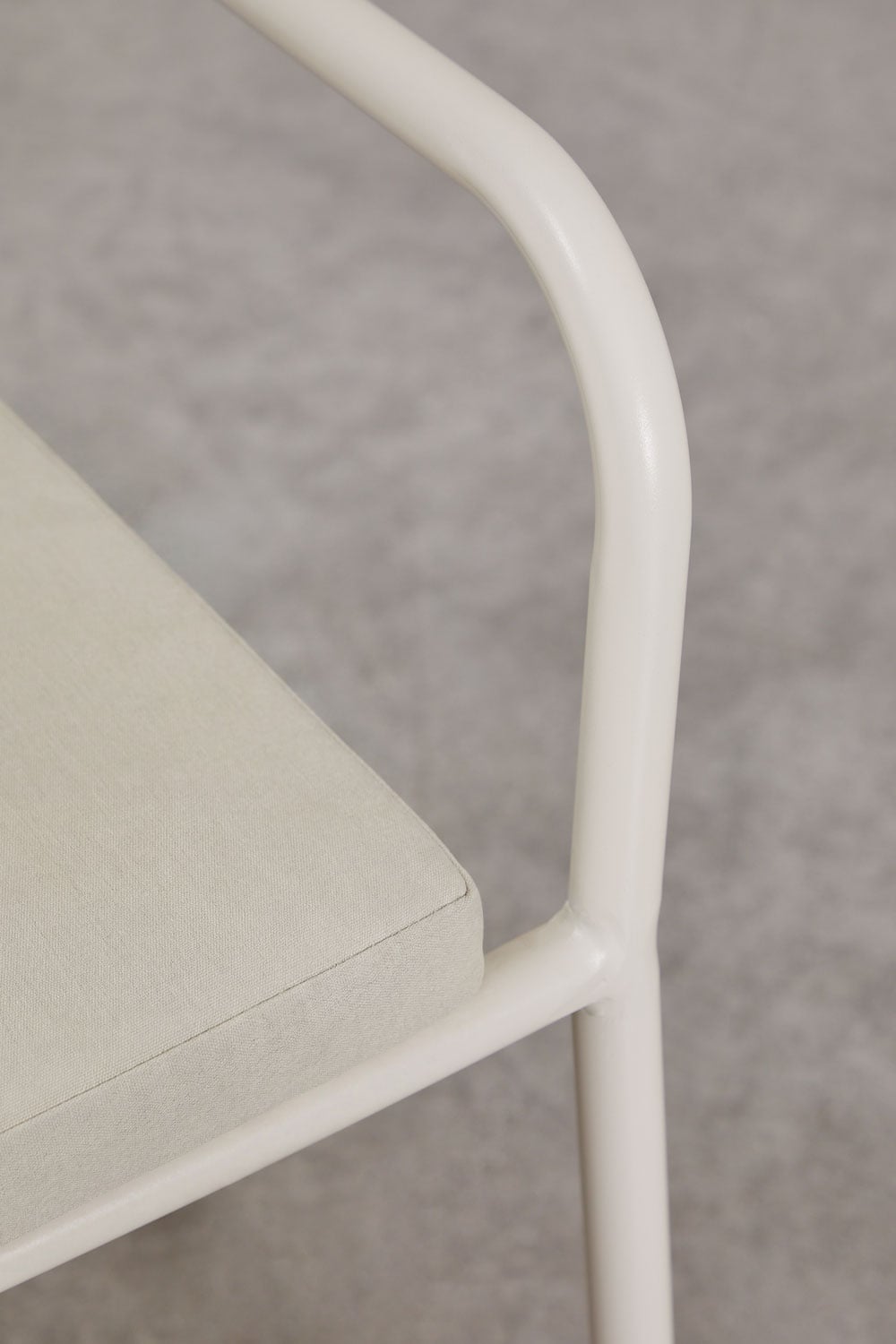 Silla de comedor apilable con reposabrazos en aluminio Alberta, imagen de galer&iacute;a 5