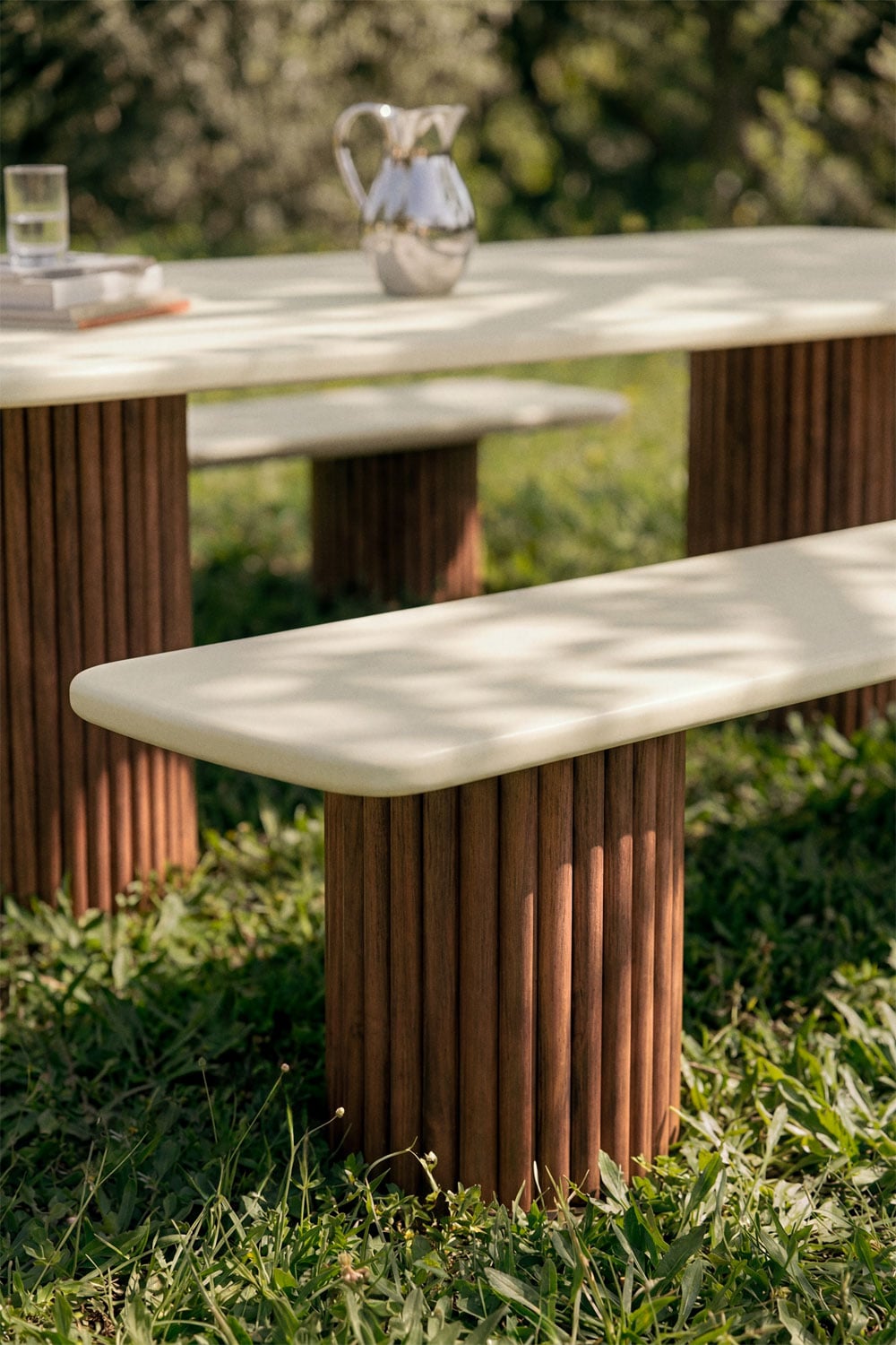 Banco de jardín en cemento y madera de acacia Sirvon, imagen de galer&iacute;a 2