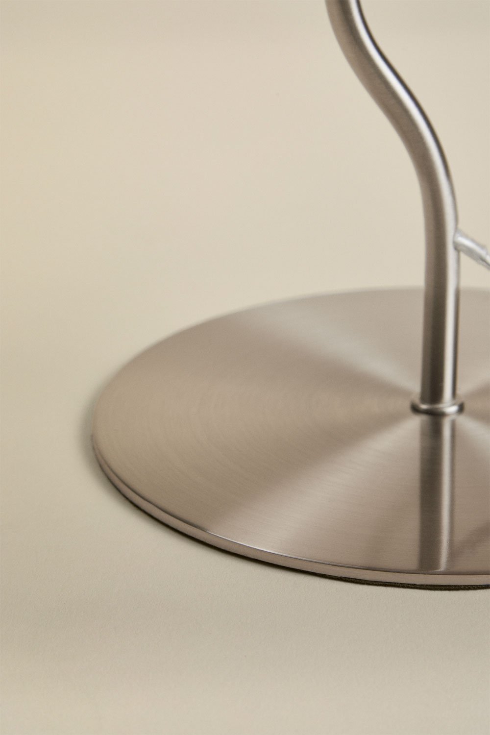 Lámpara de mesa en hierro y lino Siliema , imagen de galer&iacute;a 4