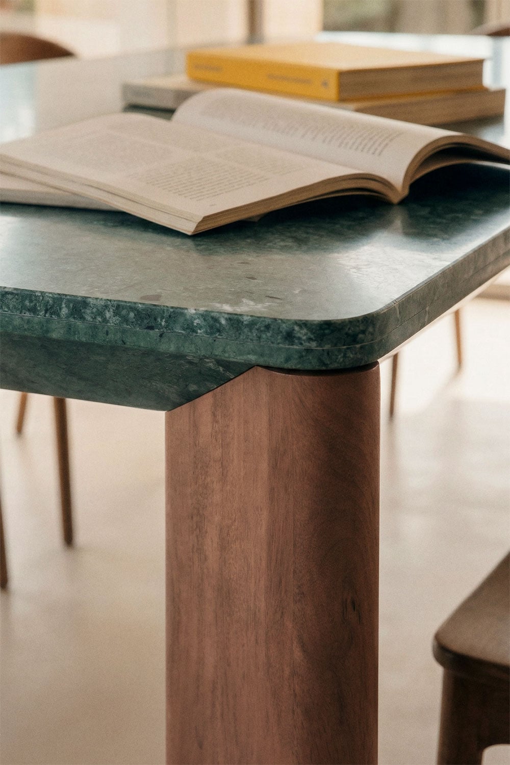 Mesa de comedor rectangular 240x110 cm en madera de mango y mármol Garsea, imagen de galer&iacute;a 2