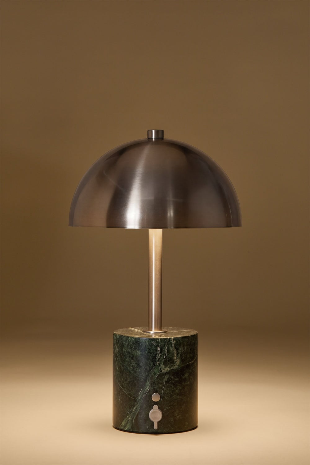 Lámpara de mesa LED inalámbrica en hierro y piedra natural Nicolas, imagen de galer&iacute;a 2