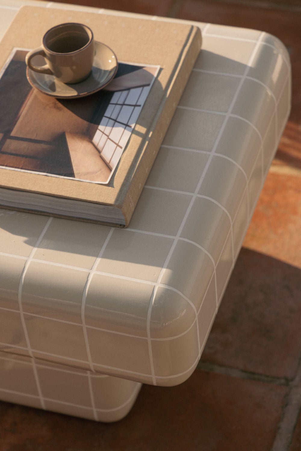Mesa de centro para jardín rectangular en cemento look azulejo Eleonor, imagen de galer&iacute;a 2