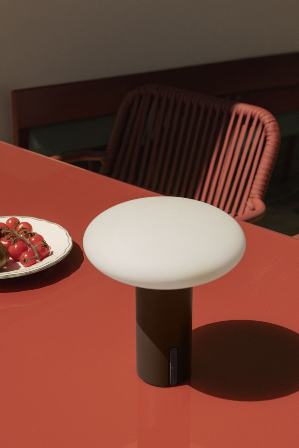 Lámpara de mesa LED inalámbrica para exterior en hierro Zosima, imagen de galer&iacute;a 1
