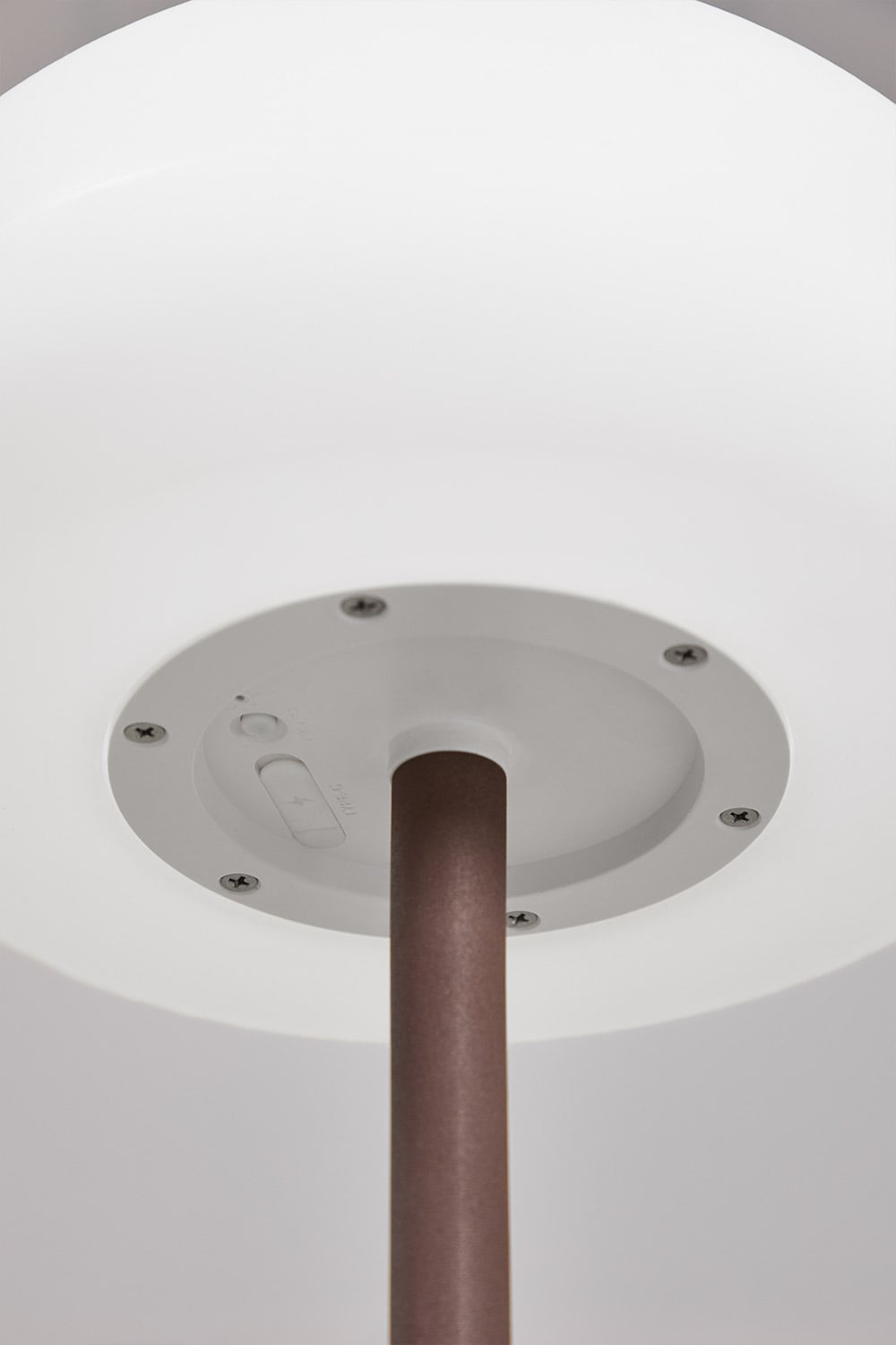 Lámpara de pie LED inalámbrica en hierro Zeliro, imagen de galer&iacute;a 4