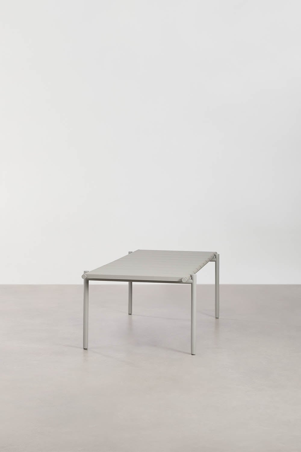 Set de mesa rectangular 235x105 cm en acero Tossa y 8 sillas de jardín apilable en acero y ratán sintético Veyra, imagen de galer&iacute;a 4