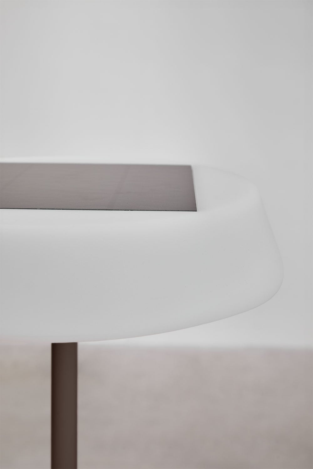 Lámpara de pie solar LED inalámbrica para exterior en polietileno y hierro Ulenia, imagen de galer&iacute;a 3