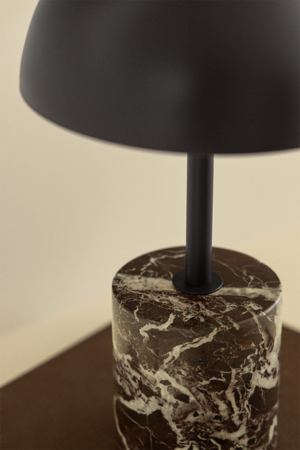 Lámpara de mesa LED inalámbrica en hierro y piedra natural Nicolas, imagen de galer&iacute;a 2
