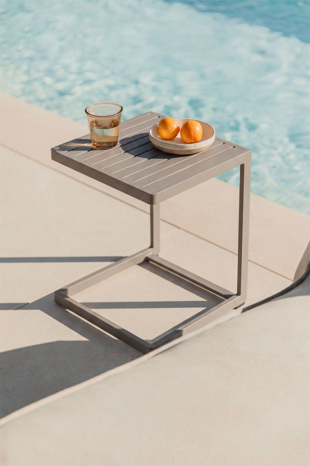 Mesa auxiliar para jardín cuadrada 40x40 cm en aluminio Dulem , imagen de galer&iacute;a 1