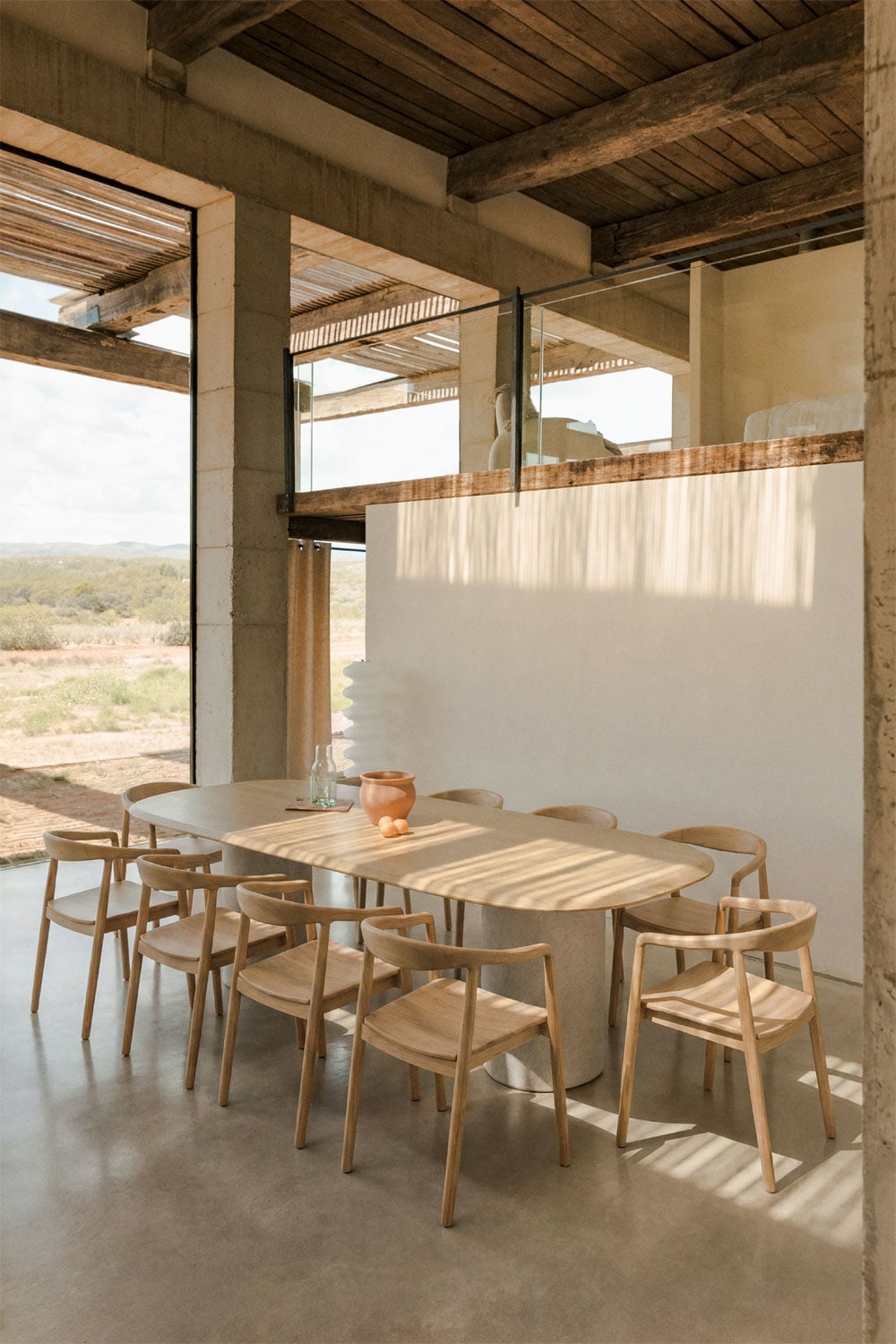Mesa de comedor ovalada en MDF y cemento Lysander, imagen de galer&iacute;a 1