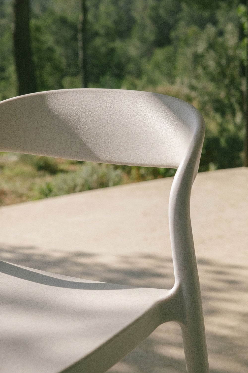 Taburete alto de jardín apilable en polipropileno Brenza, imagen de galer&iacute;a 2