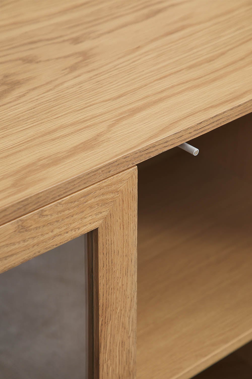 Vitrina en MDF y cristal templado Walia, imagen de galer&iacute;a 6