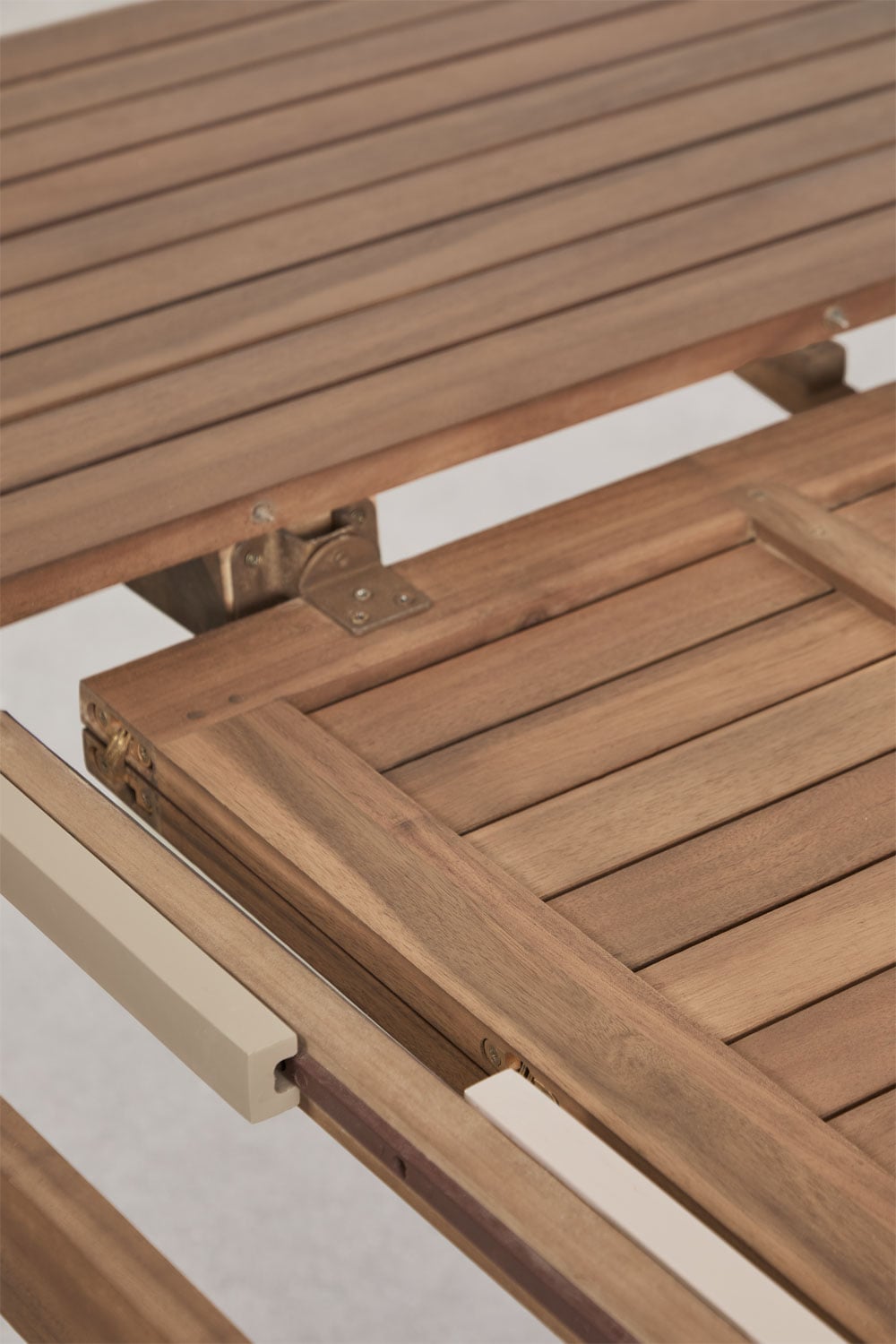 Set de mesa 100-160x100 cm extensible Karvia y 4 sillas de jardín plegables en madera de acacia Zayma, imagen de galer&iacute;a 7