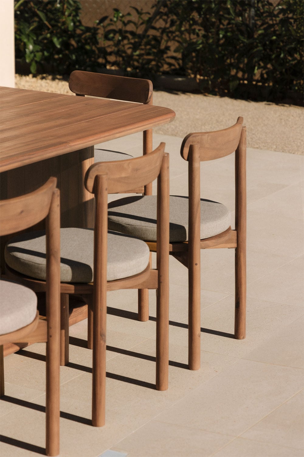 Set de mesa rectangular 265x120 cm en madera de acacia Siena y 10 sillas de jardín en madera de acacia Nualis, imagen de galer&iacute;a 2