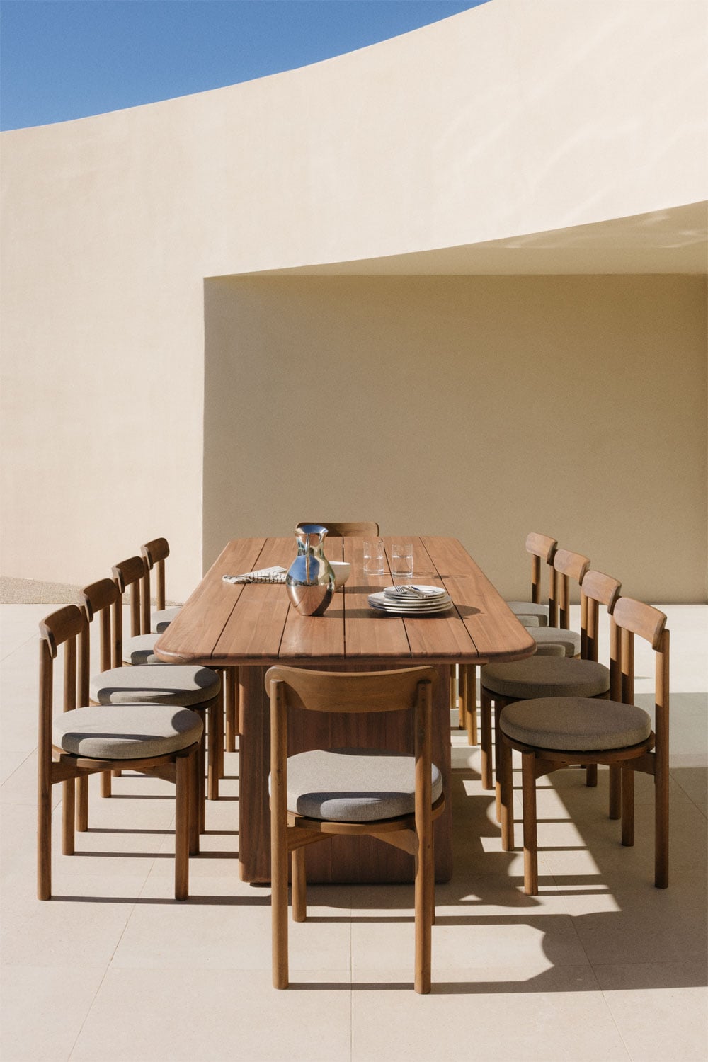 Set de mesa rectangular 265x120 cm en madera de acacia Siena y 10 sillas de jardín en madera de acacia Nualis, imagen de galer&iacute;a 1