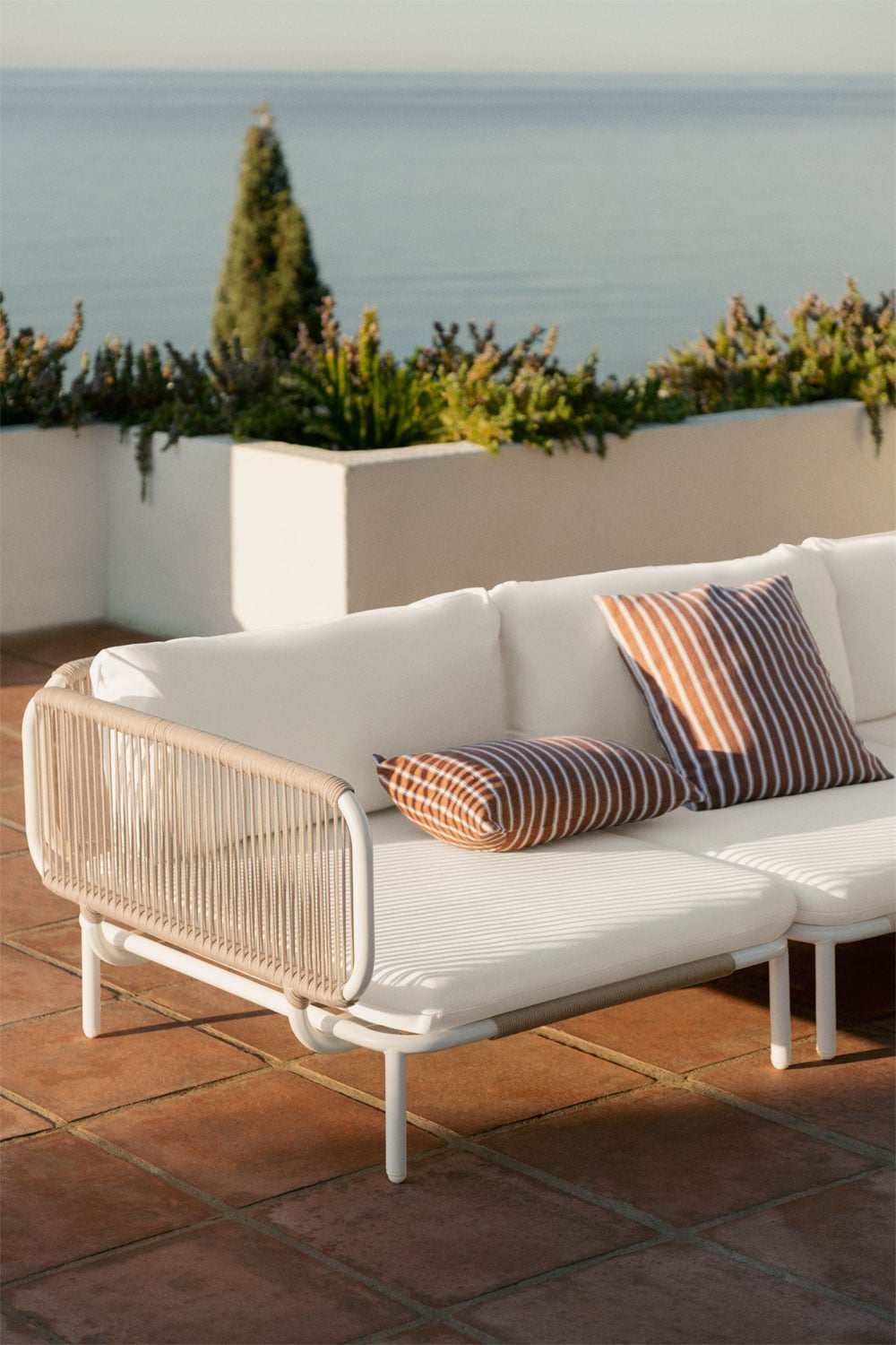 Conjunto de jardín con sofá modular de 3 piezas con 2 módulos esquineros en acero Roubly, imagen de galer&iacute;a 2