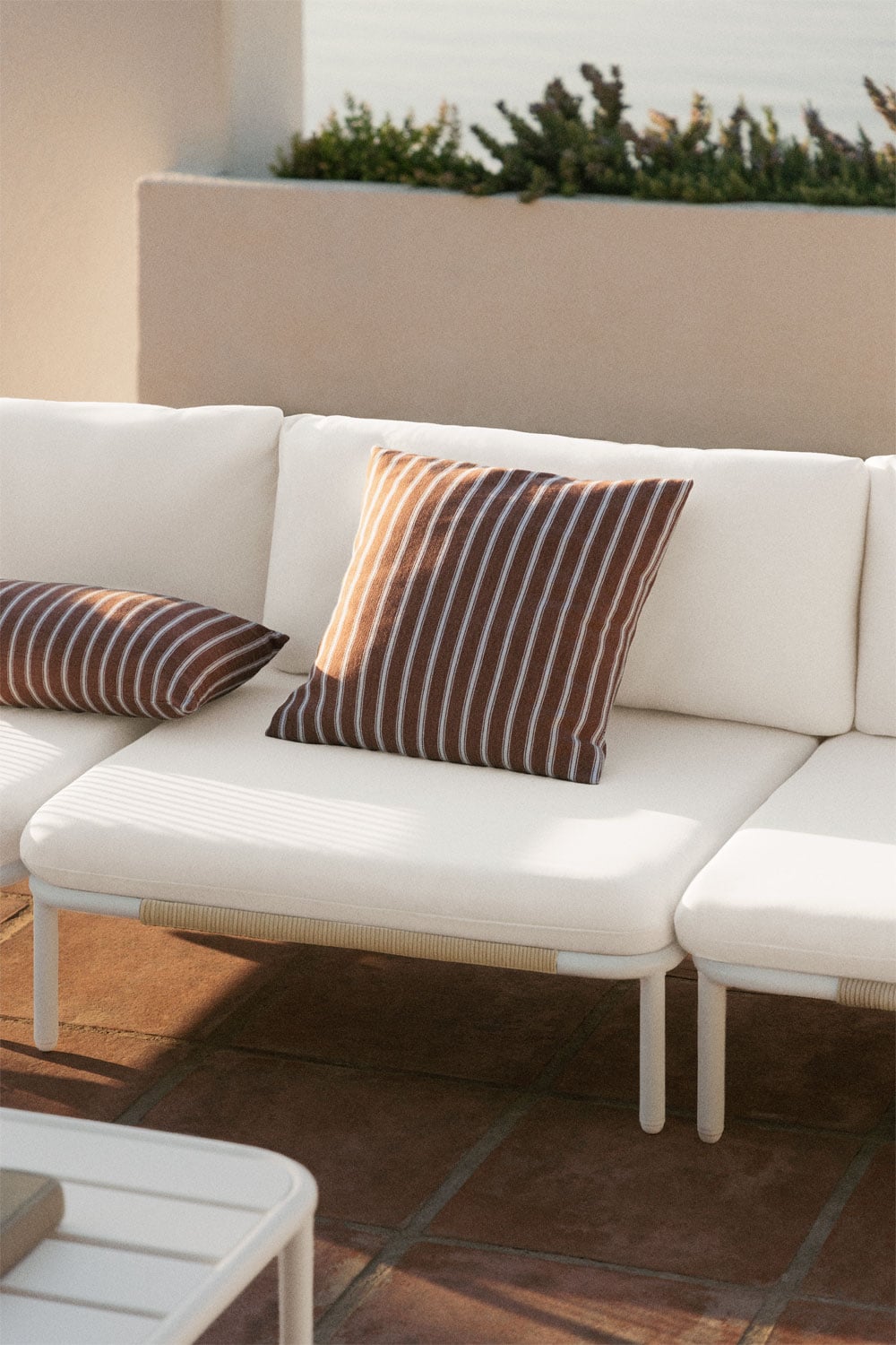 Conjunto de jardín con sofá modular de 4 piezas con 2 módulos esquineros en acero Roubly, imagen de galer&iacute;a 2
