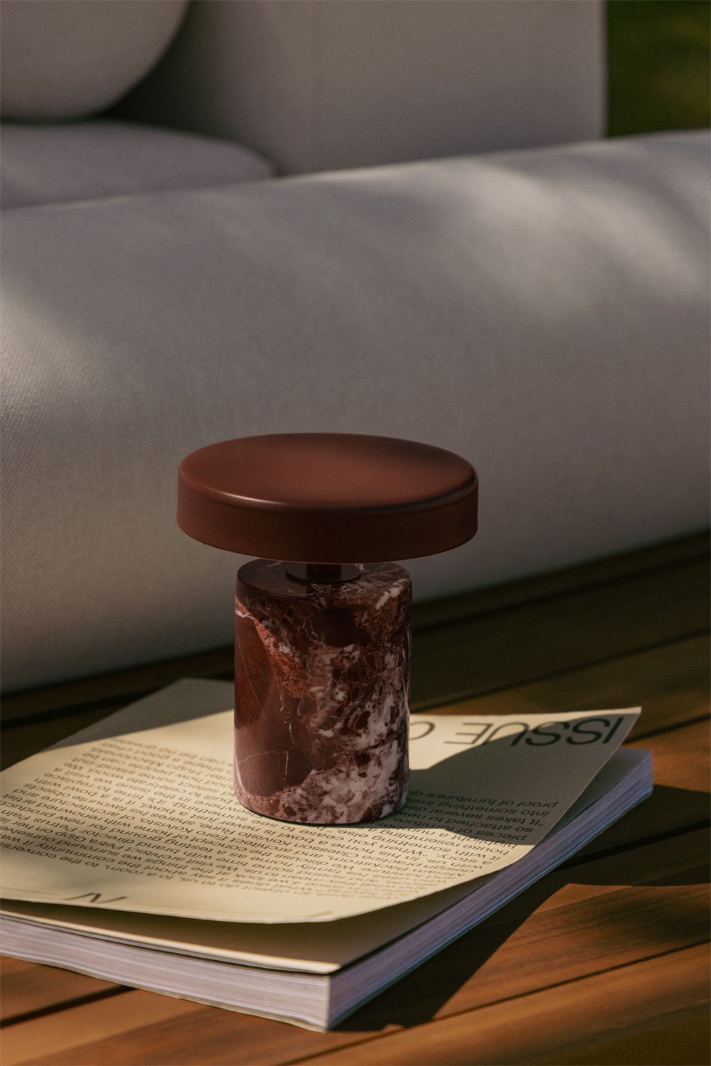 Lámpara de mesa LED inalámbrica para exterior en hierro y piedra natural Isasia, imagen de galer&iacute;a 1