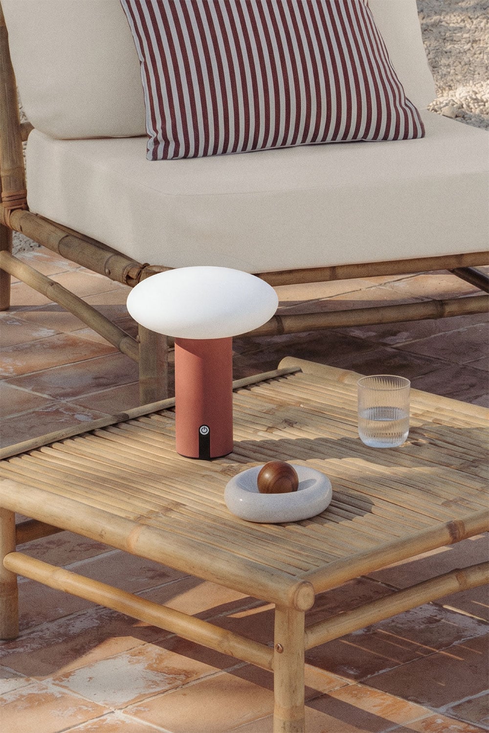 Lámpara de mesa LED inalámbrica para exterior en hierro Zosima, imagen de galer&iacute;a 1