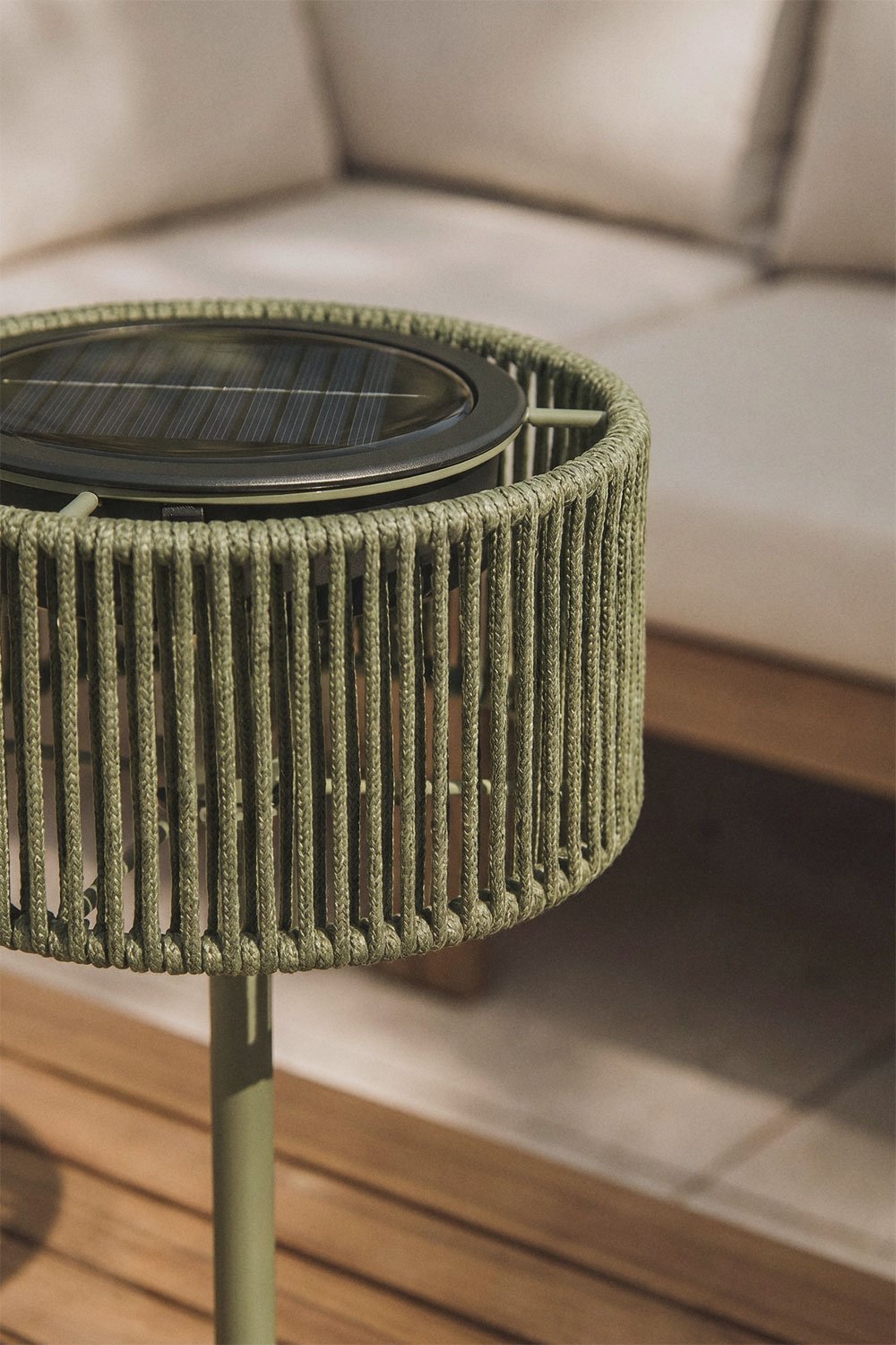 Lámpara de mesa solar LED inalámbrica para exterior en hierro y cuerda trenzada Krabi, imagen de galer&iacute;a 2